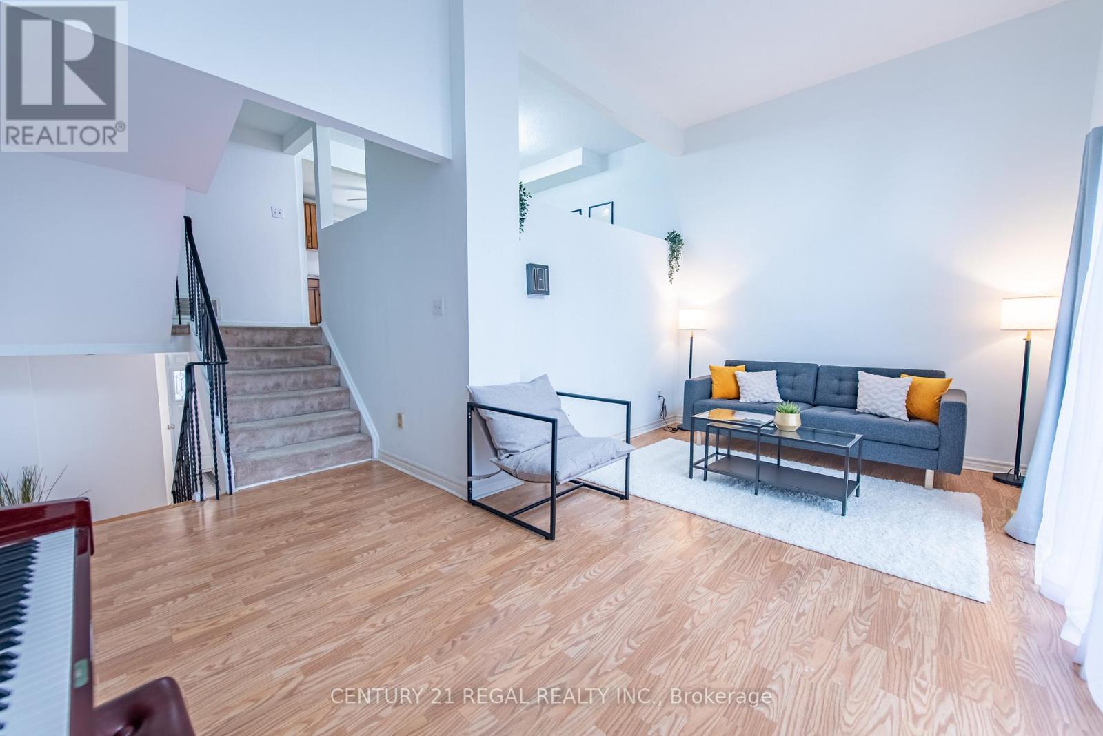 5 - 4 Bradbrook Road, Toronto, Ontario  M8Z 5V3 - Photo 5 - W12968820