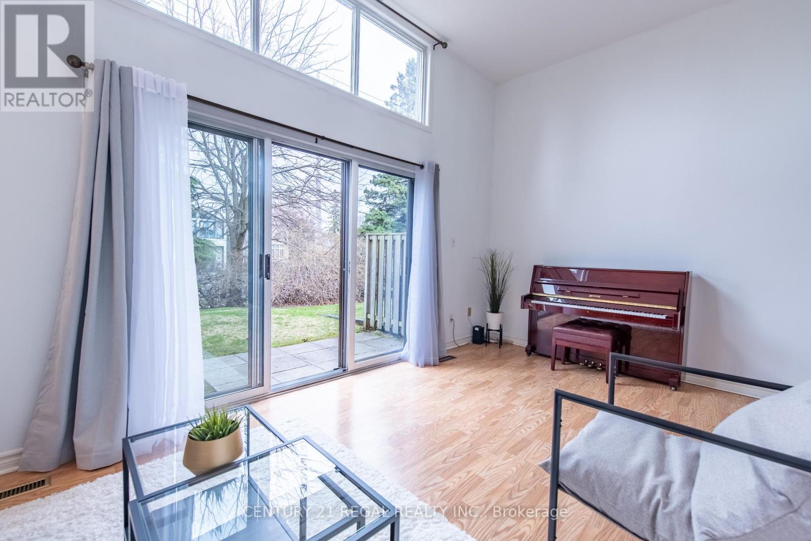 5 - 4 Bradbrook Road, Toronto, Ontario  M8Z 5V3 - Photo 6 - W12968820