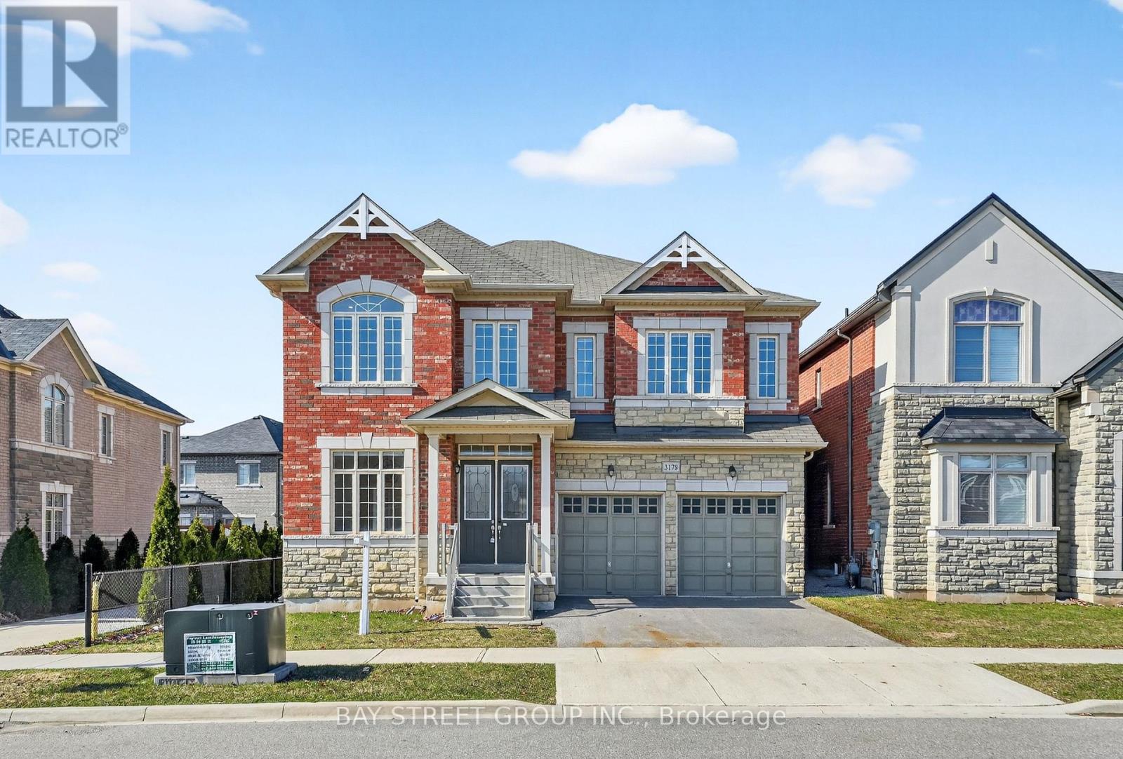 3178 Buttonbush Trail, Oakville, Ontario  L6H 0T4 - Photo 2 - W12968840