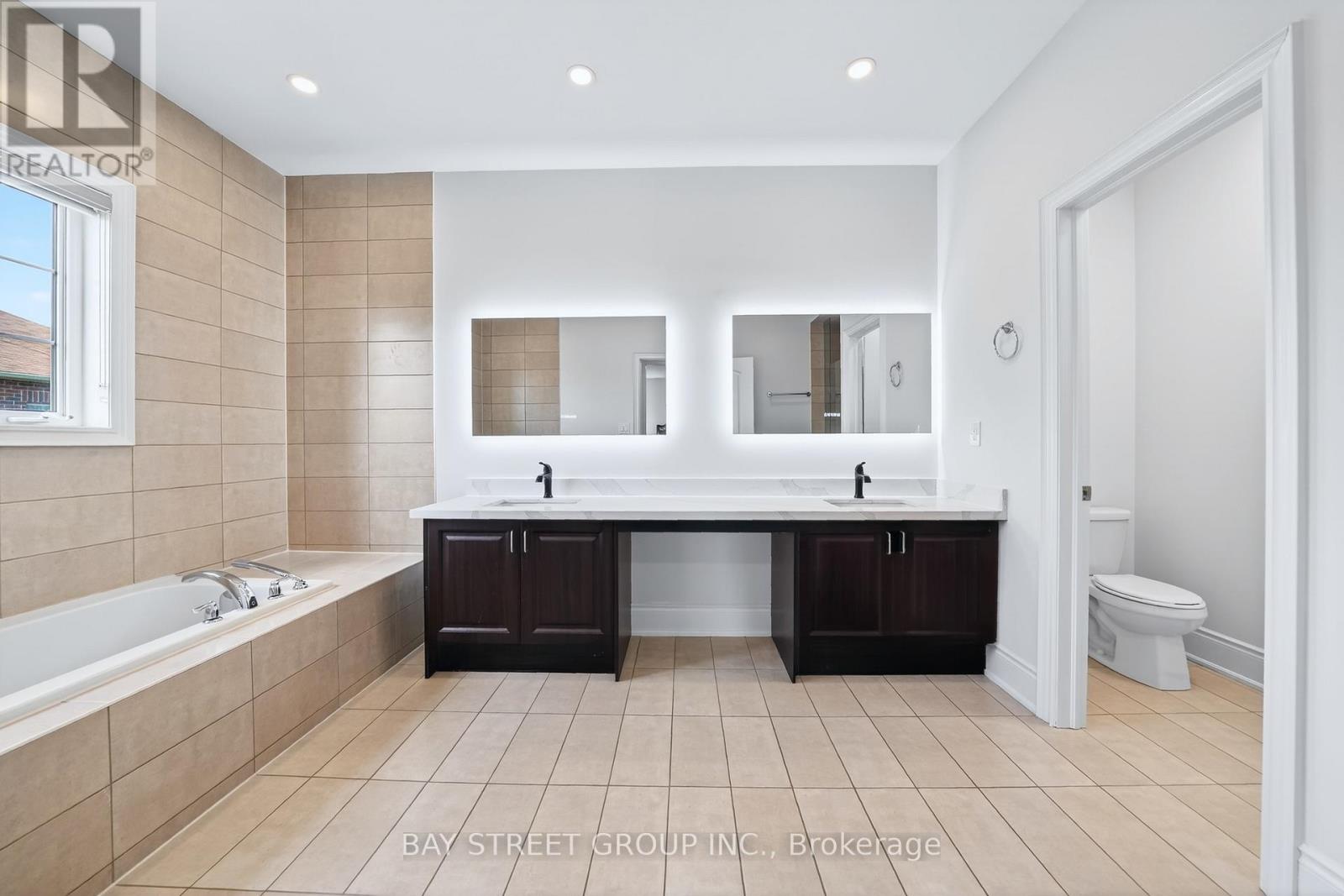 3178 Buttonbush Trail, Oakville, Ontario  L6H 0T4 - Photo 24 - W12968840