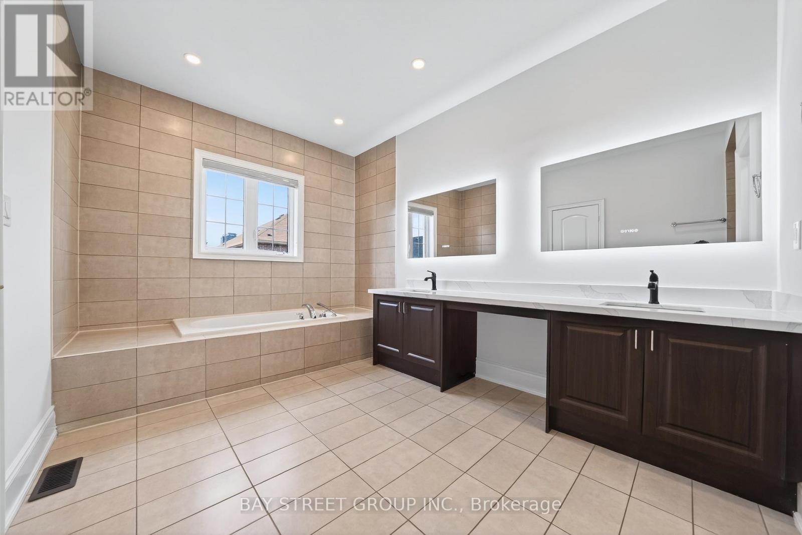 3178 Buttonbush Trail, Oakville, Ontario  L6H 0T4 - Photo 25 - W12968840