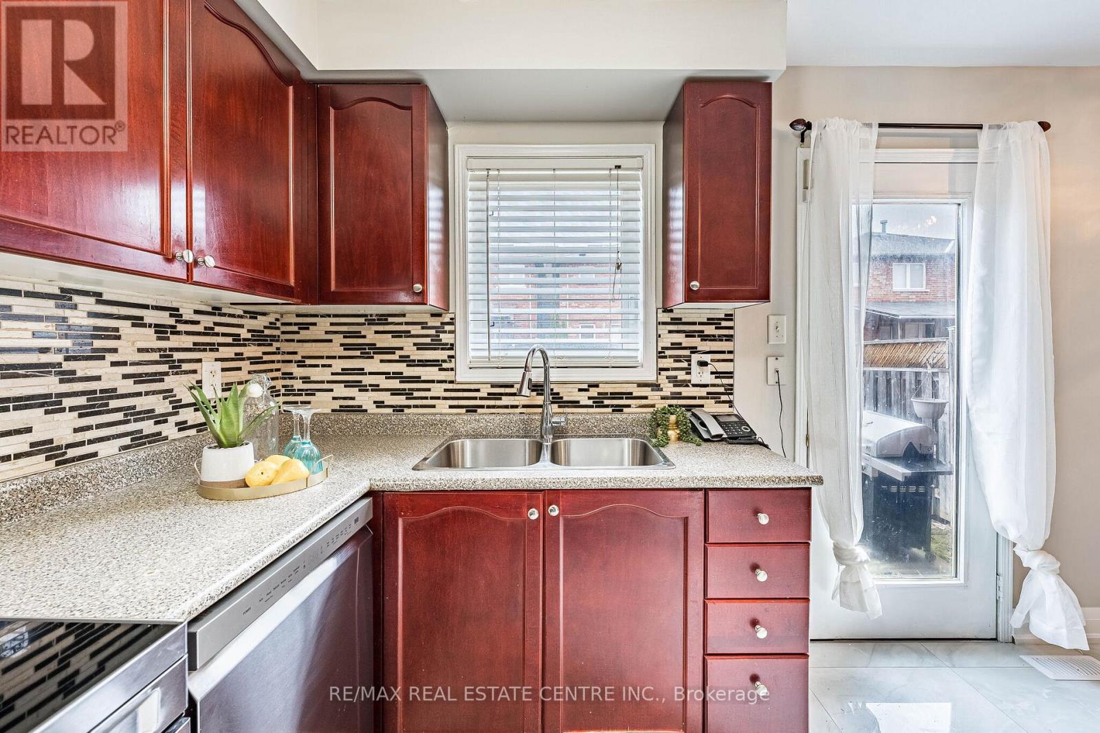 22 Tanasi Road, Brampton, Ontario  L6X 0K4 - Photo 14 - W12968884