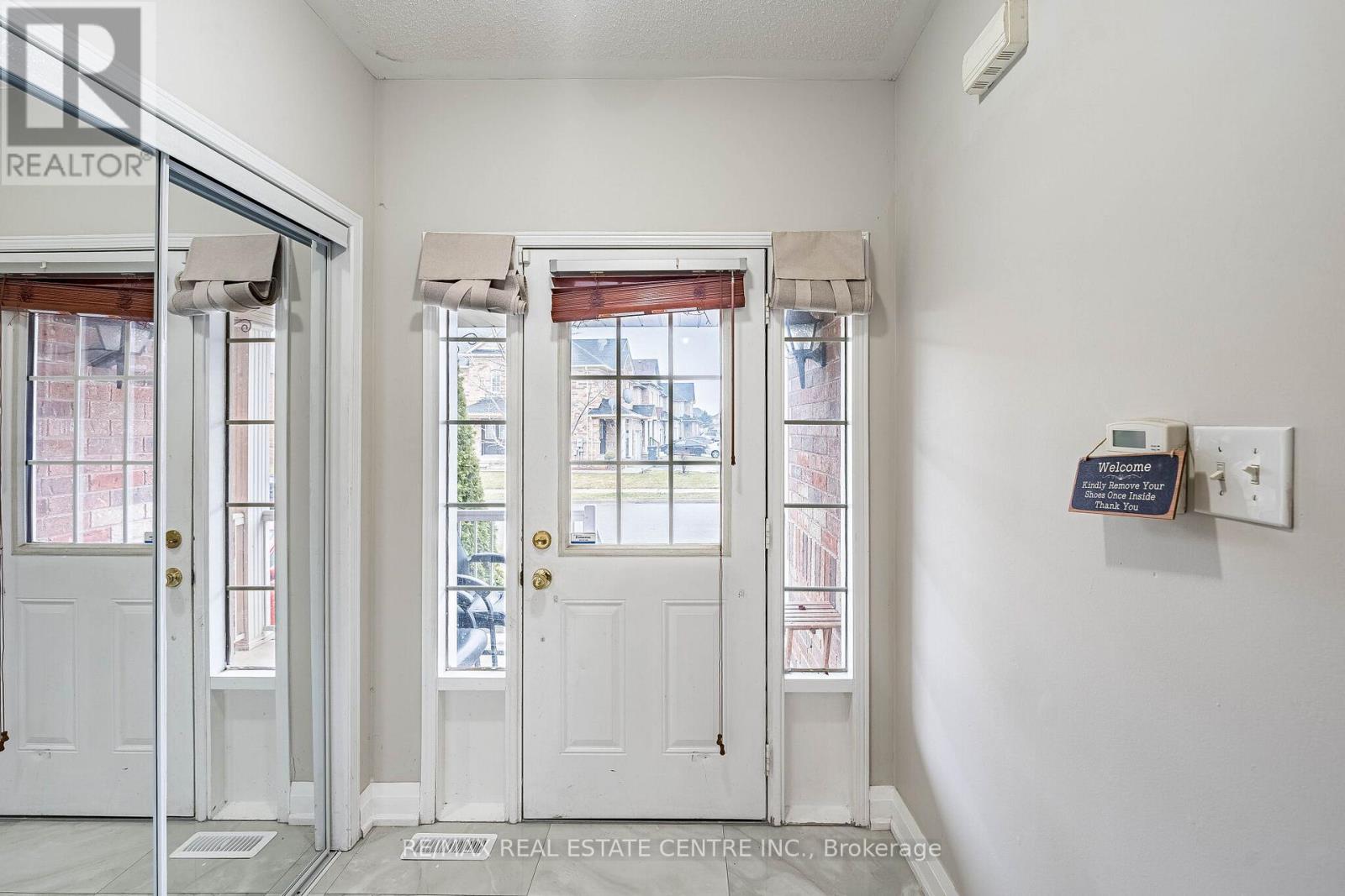 22 Tanasi Road, Brampton, Ontario  L6X 0K4 - Photo 3 - W12968884