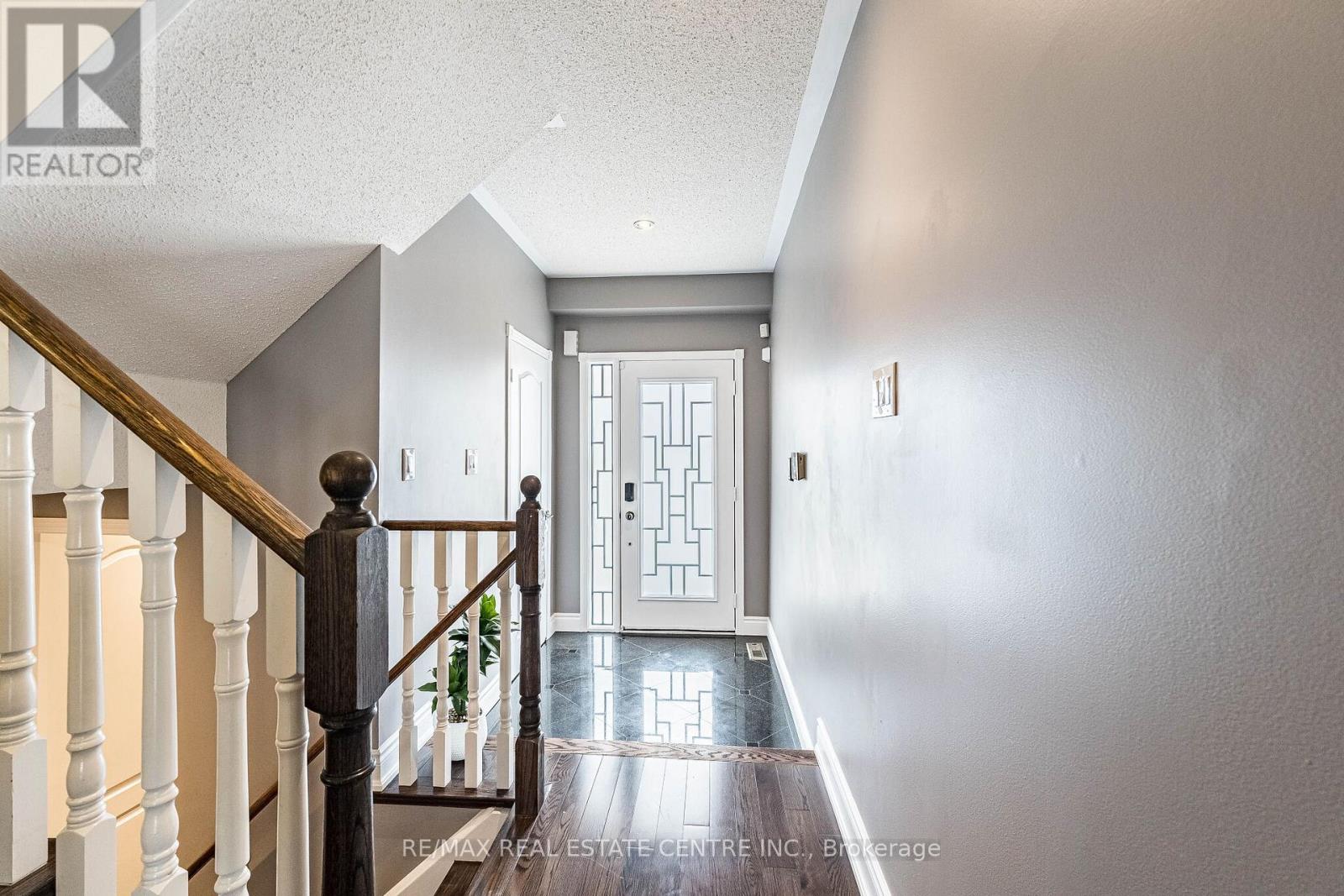 43 Briarcroft Road, Brampton, Ontario  L7A 1X7 - Photo 5 - W12968888