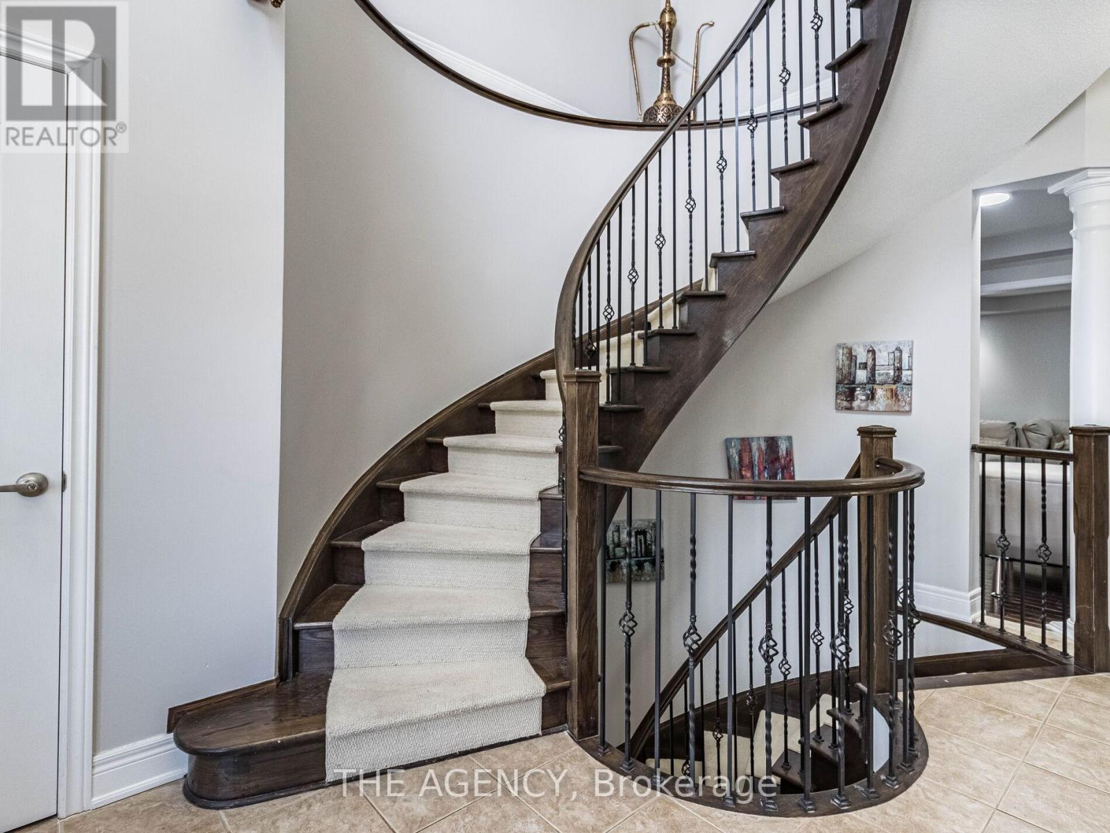 2340 Thruxton Drive, Oakville, Ontario  L6H 0C5 - Photo 14 - W12968910