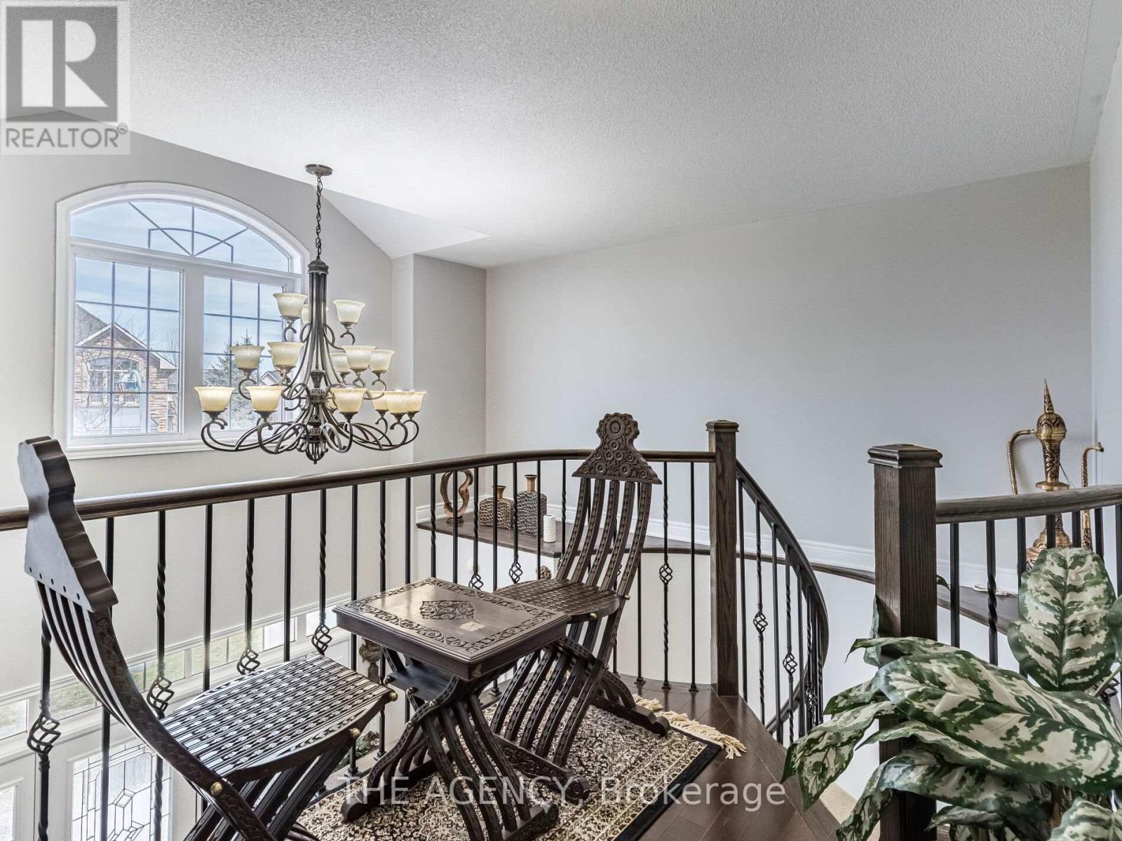 2340 Thruxton Drive, Oakville, Ontario  L6H 0C5 - Photo 15 - W12968910