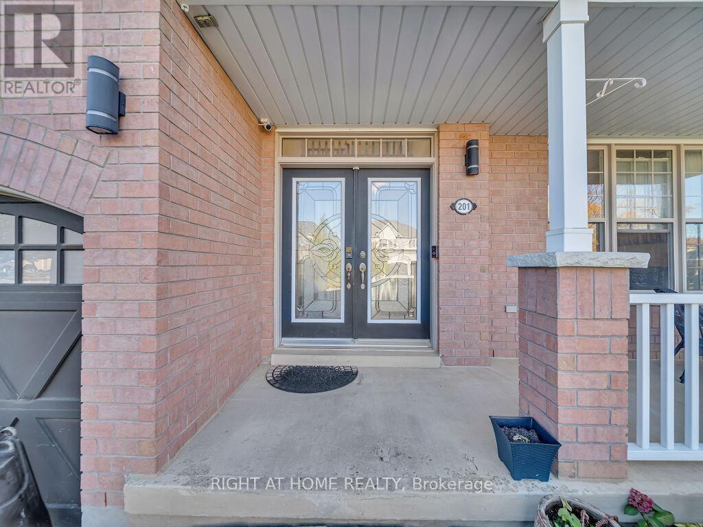 201 Hunter Way, Brantford, Ontario  N3T 0B7 - Photo 4 - X12968794