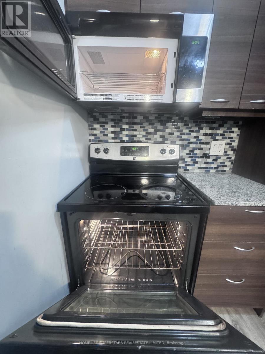 406 - 318 Spruce Street, Waterloo, Ontario  N2L 0E9 - Photo 9 - X12968828