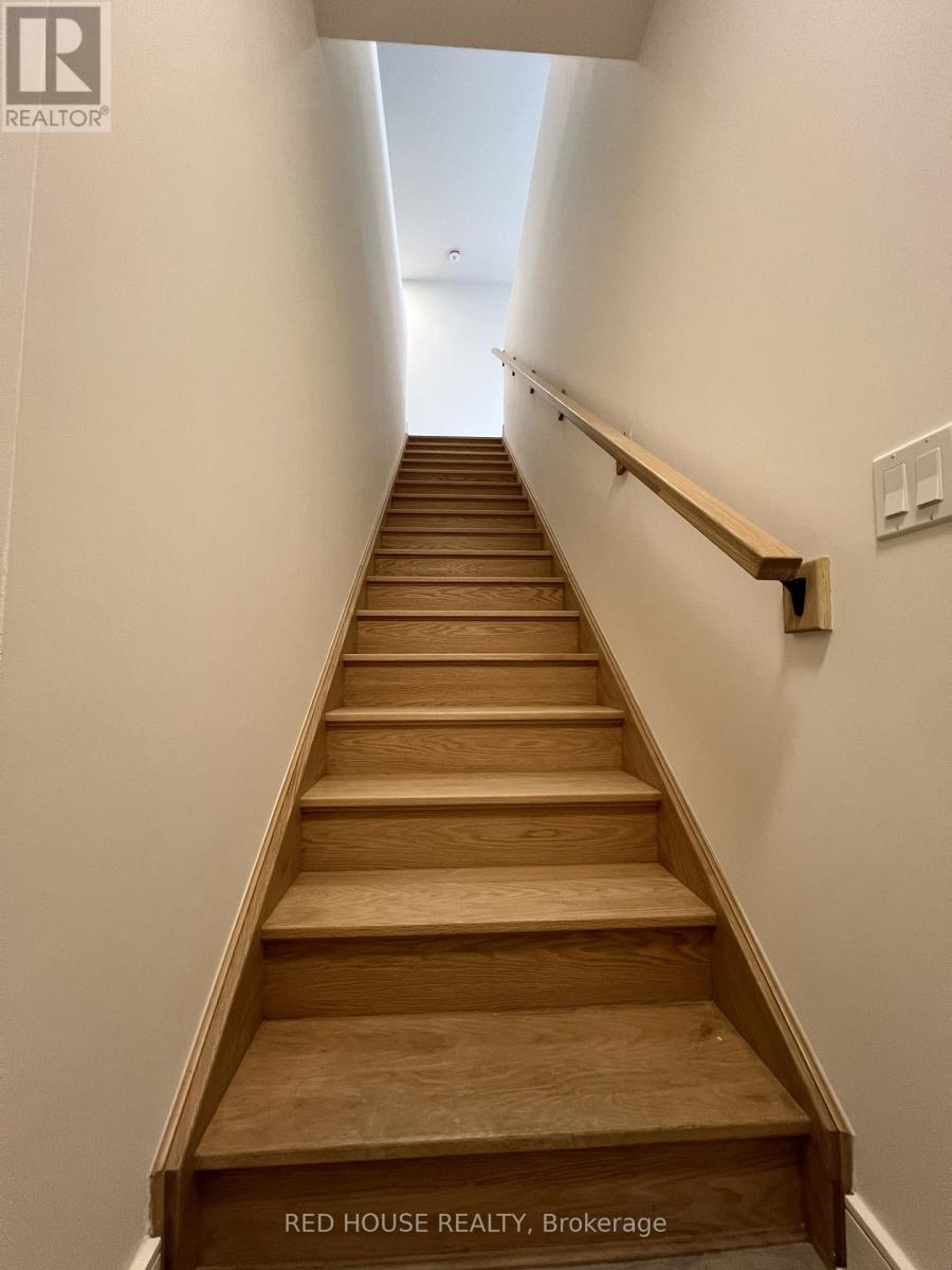 158 Everett Common, St. Catharines, Ontario  L2P 0G7 - Photo 3 - X12968834