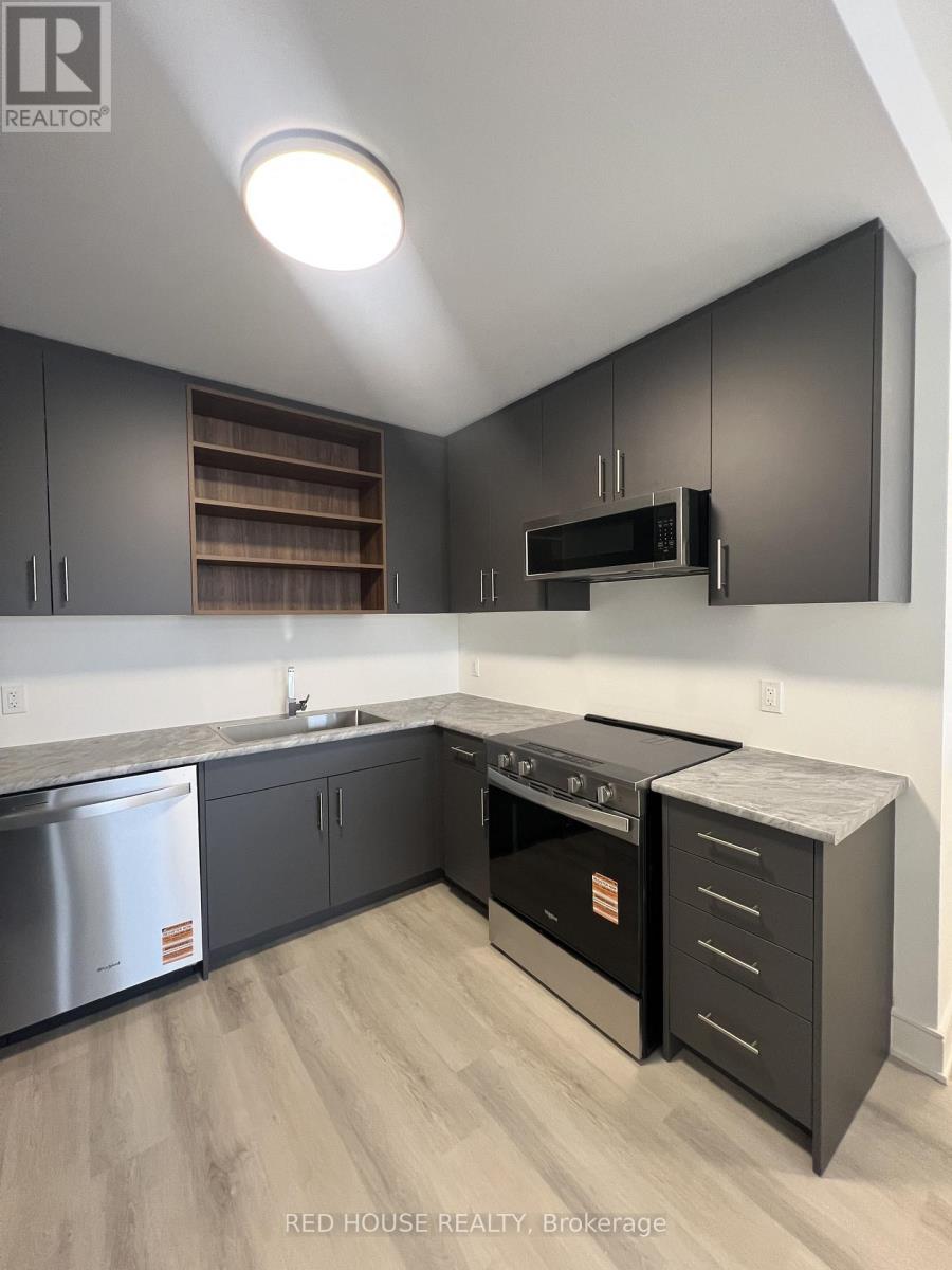 158 Everett Common, St. Catharines, Ontario  L2P 0G7 - Photo 9 - X12968834