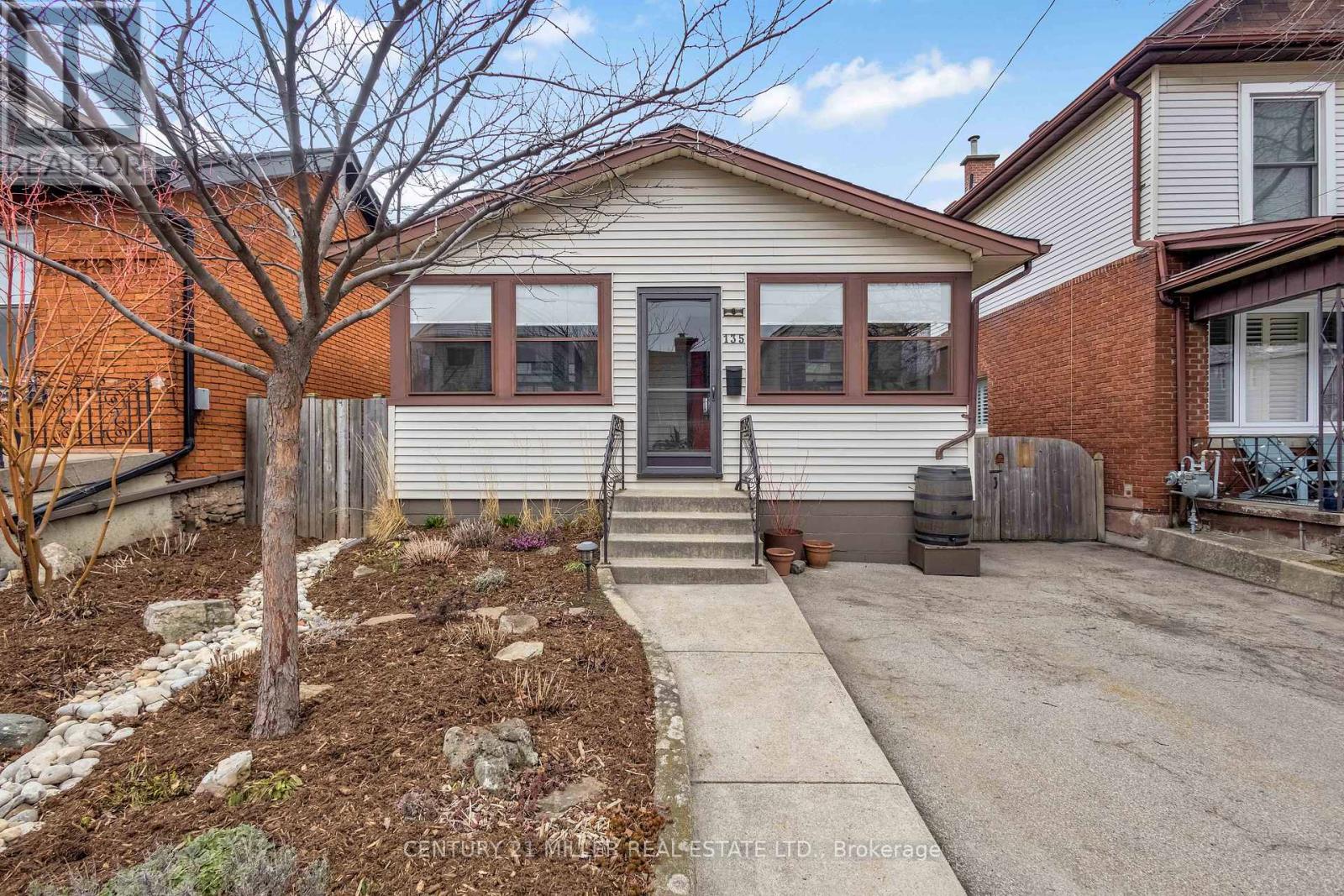 135 MACAULAY STREET E, Hamilton, Ontario