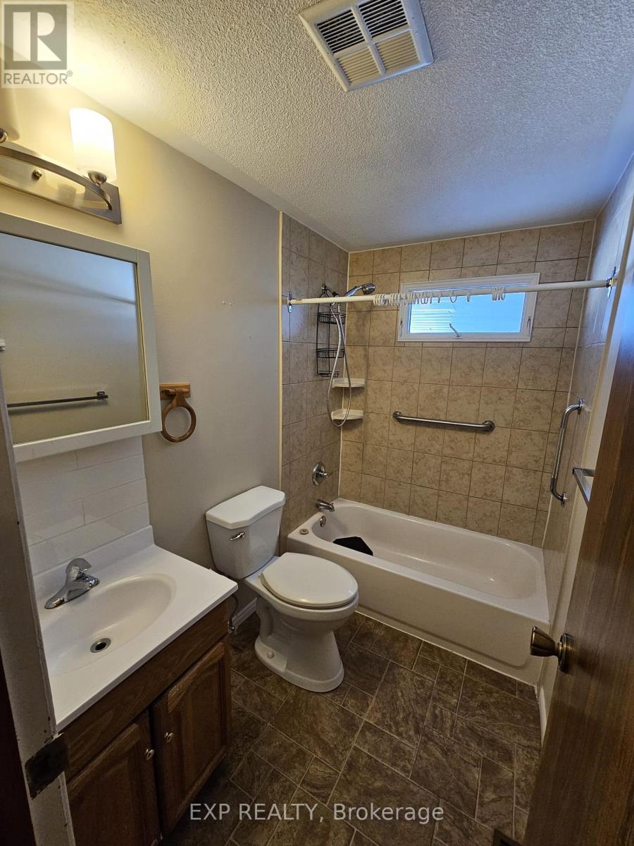 18 Valley Crescent, Elliot Lake, Ontario  P5A 2G6 - Photo 11 - X12968880