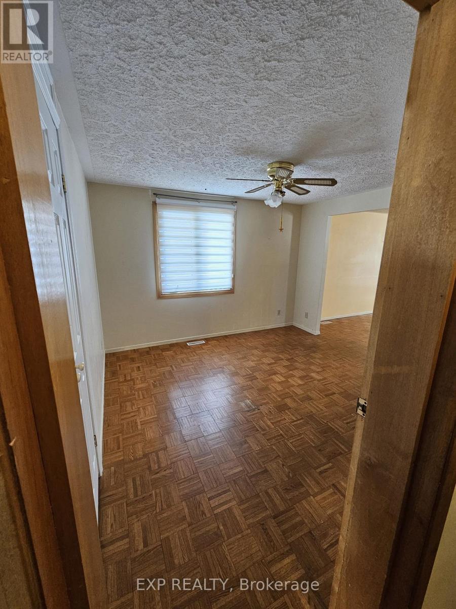 18 Valley Crescent, Elliot Lake, Ontario  P5A 2G6 - Photo 9 - X12968880