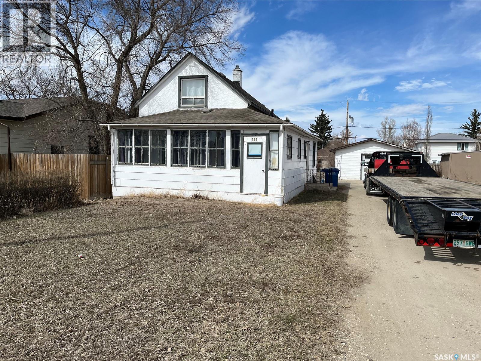 219 1st AVENUE, Gravelbourg, Saskatchewan