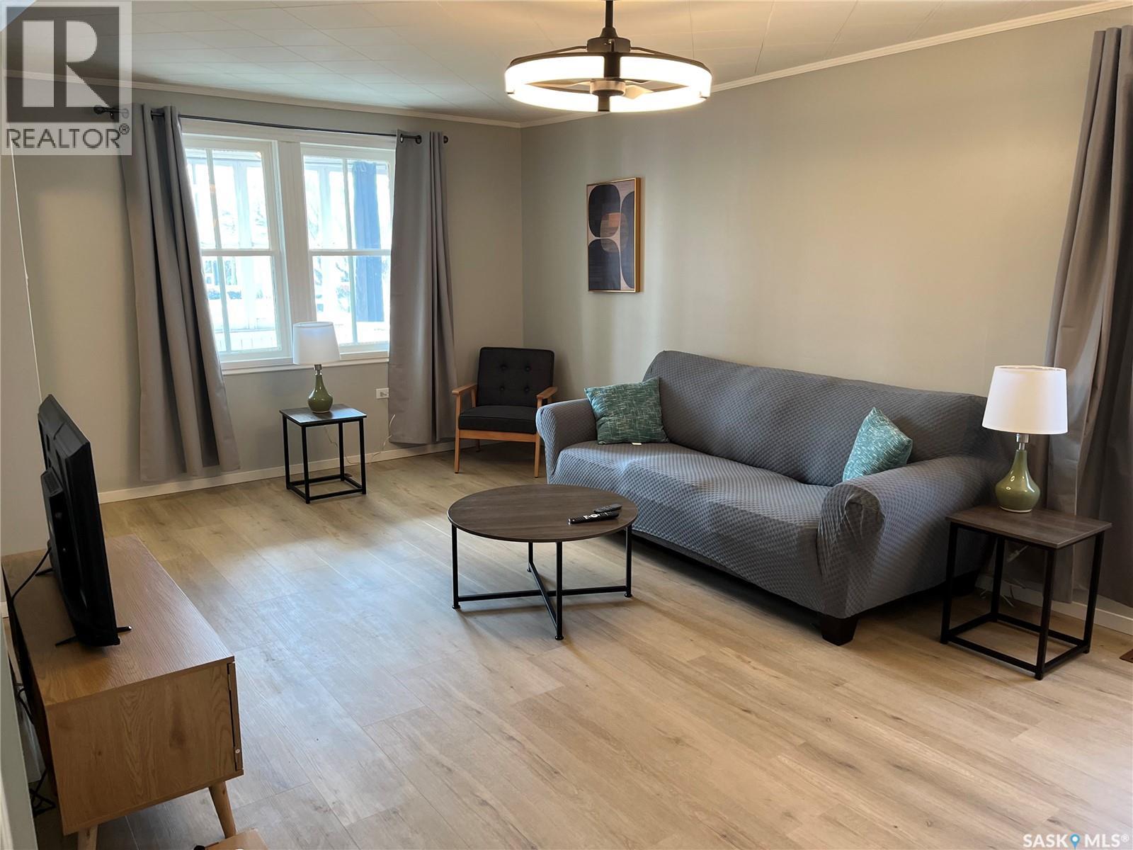 219 1st Avenue, Gravelbourg, Saskatchewan  S0H 1X0 - Photo 10 - SK032276