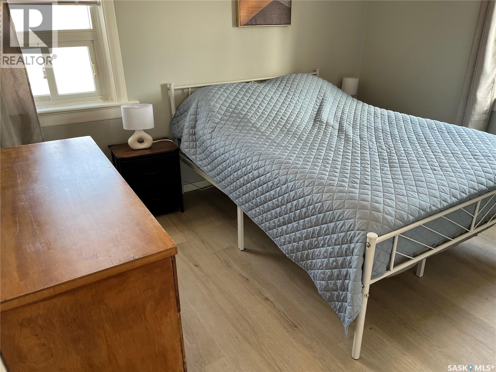 219 1st Avenue, Gravelbourg, Saskatchewan  S0H 1X0 - Photo 11 - SK032276