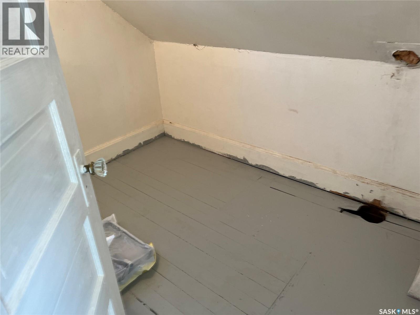 219 1st Avenue, Gravelbourg, Saskatchewan  S0H 1X0 - Photo 12 - SK032276