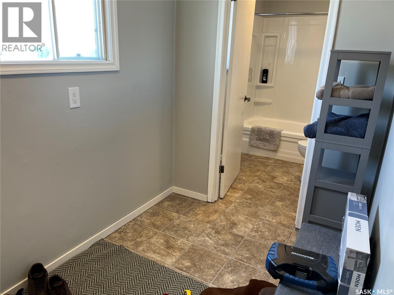 219 1st Avenue, Gravelbourg, Saskatchewan  S0H 1X0 - Photo 16 - SK032276