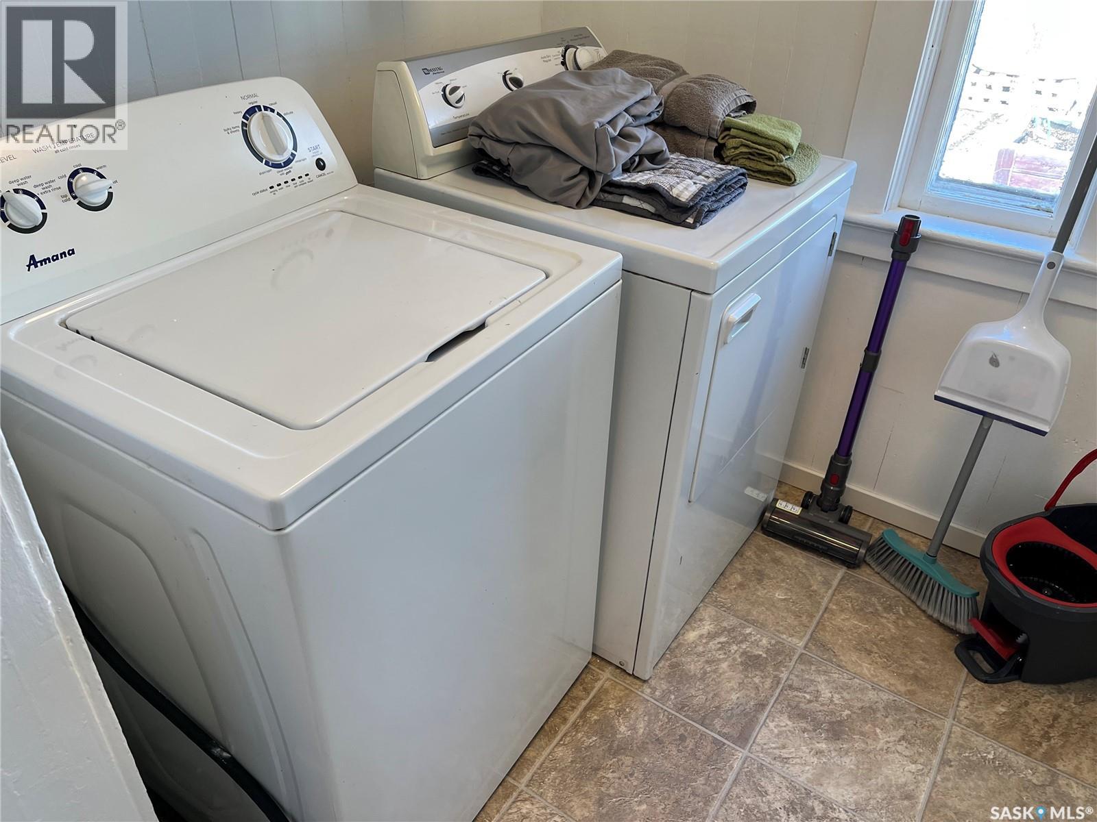 219 1st Avenue, Gravelbourg, Saskatchewan  S0H 1X0 - Photo 20 - SK032276