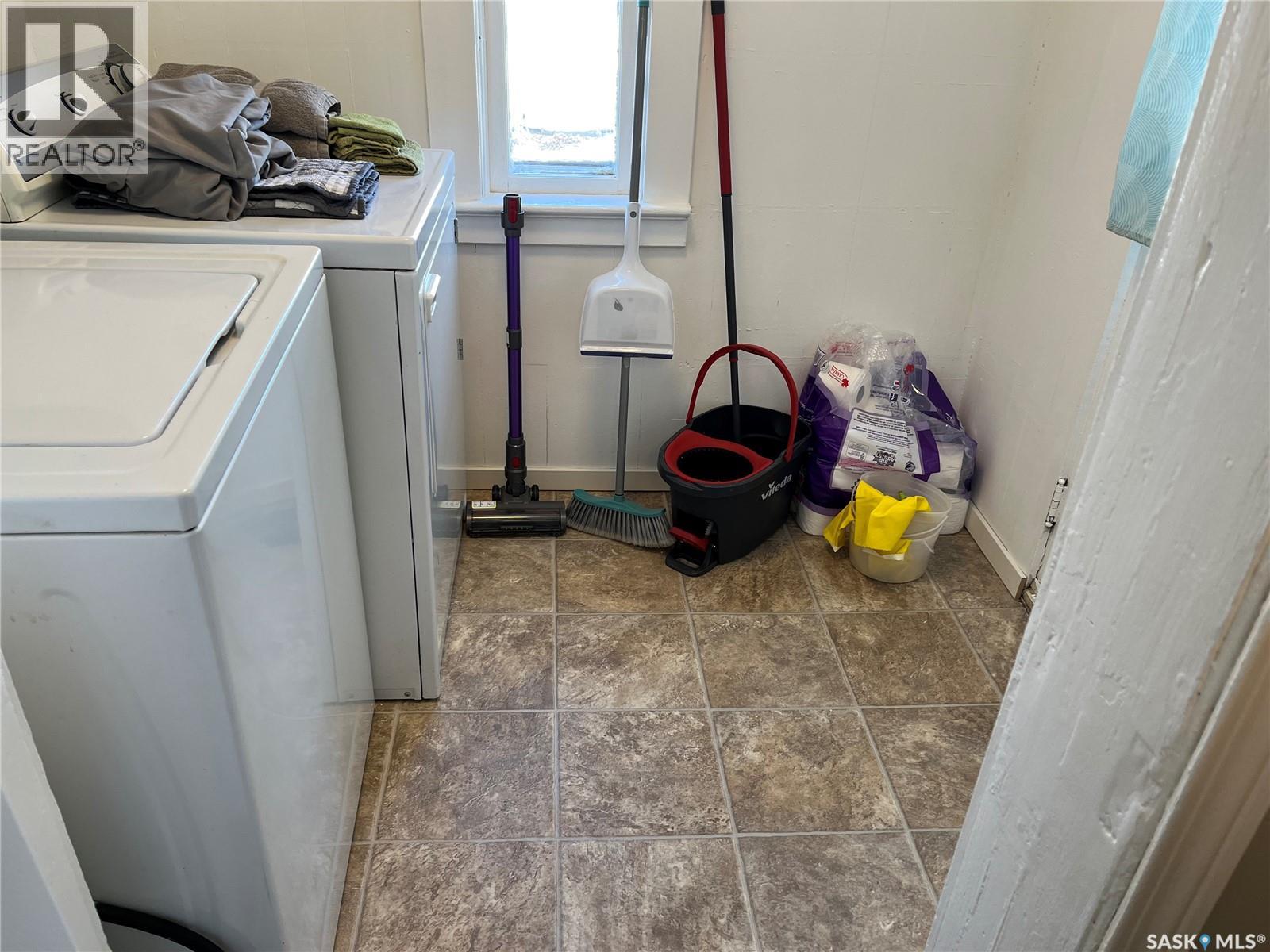 219 1st Avenue, Gravelbourg, Saskatchewan  S0H 1X0 - Photo 21 - SK032276