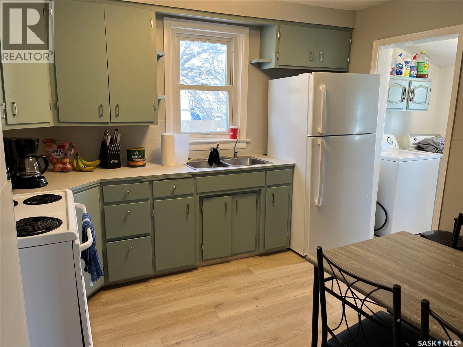 219 1st Avenue, Gravelbourg, Saskatchewan  S0H 1X0 - Photo 6 - SK032276