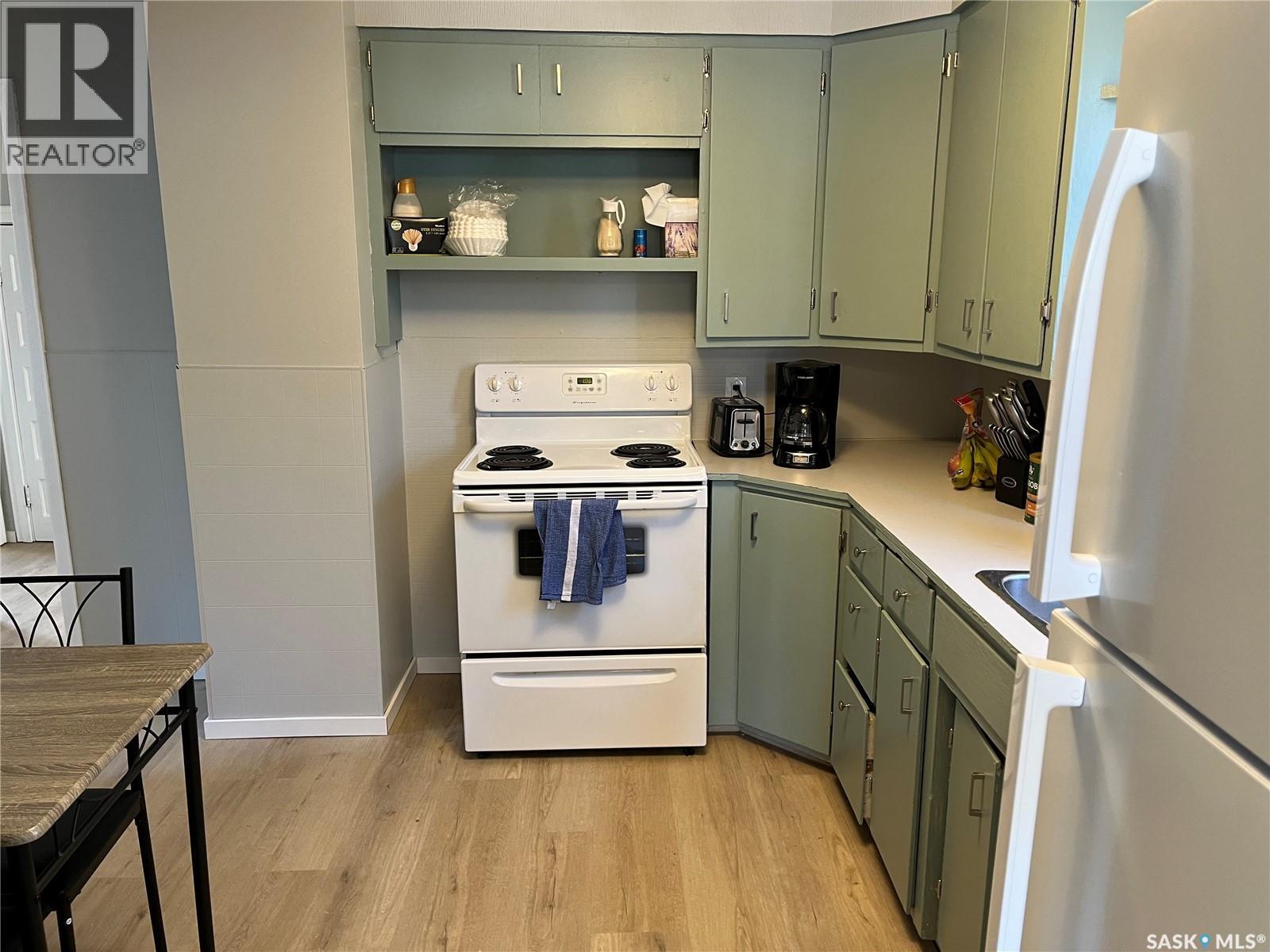 219 1st Avenue, Gravelbourg, Saskatchewan  S0H 1X0 - Photo 8 - SK032276