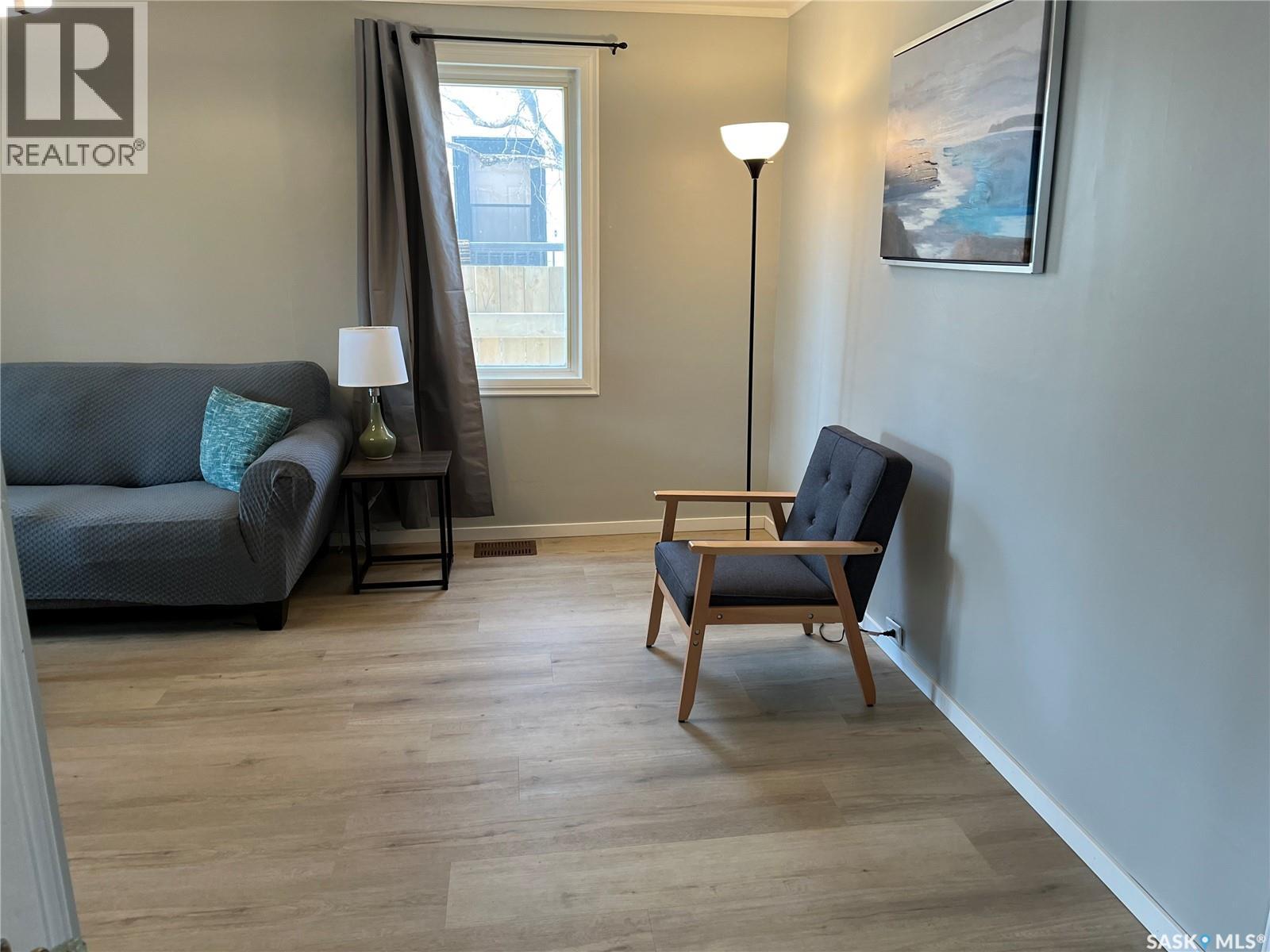 219 1st Avenue, Gravelbourg, Saskatchewan  S0H 1X0 - Photo 9 - SK032276