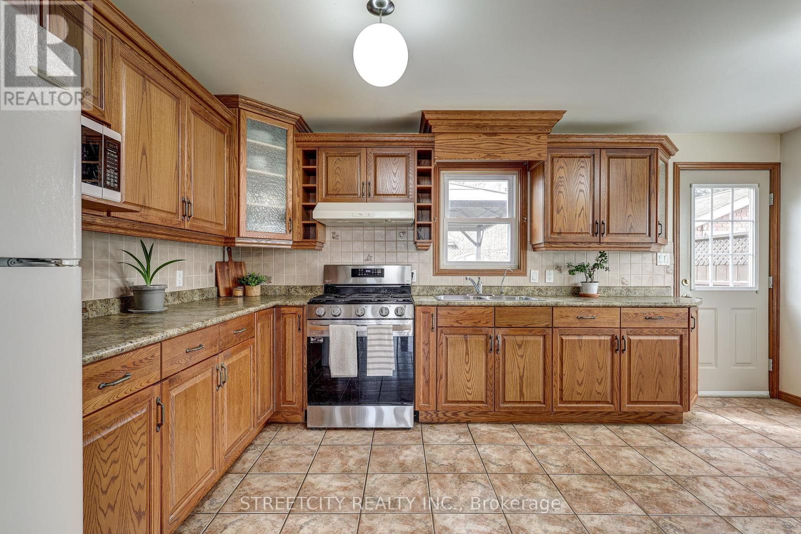 22 Walnut Street, St. Thomas, Ontario  N5R 2Y6 - Photo 17 - X12969006