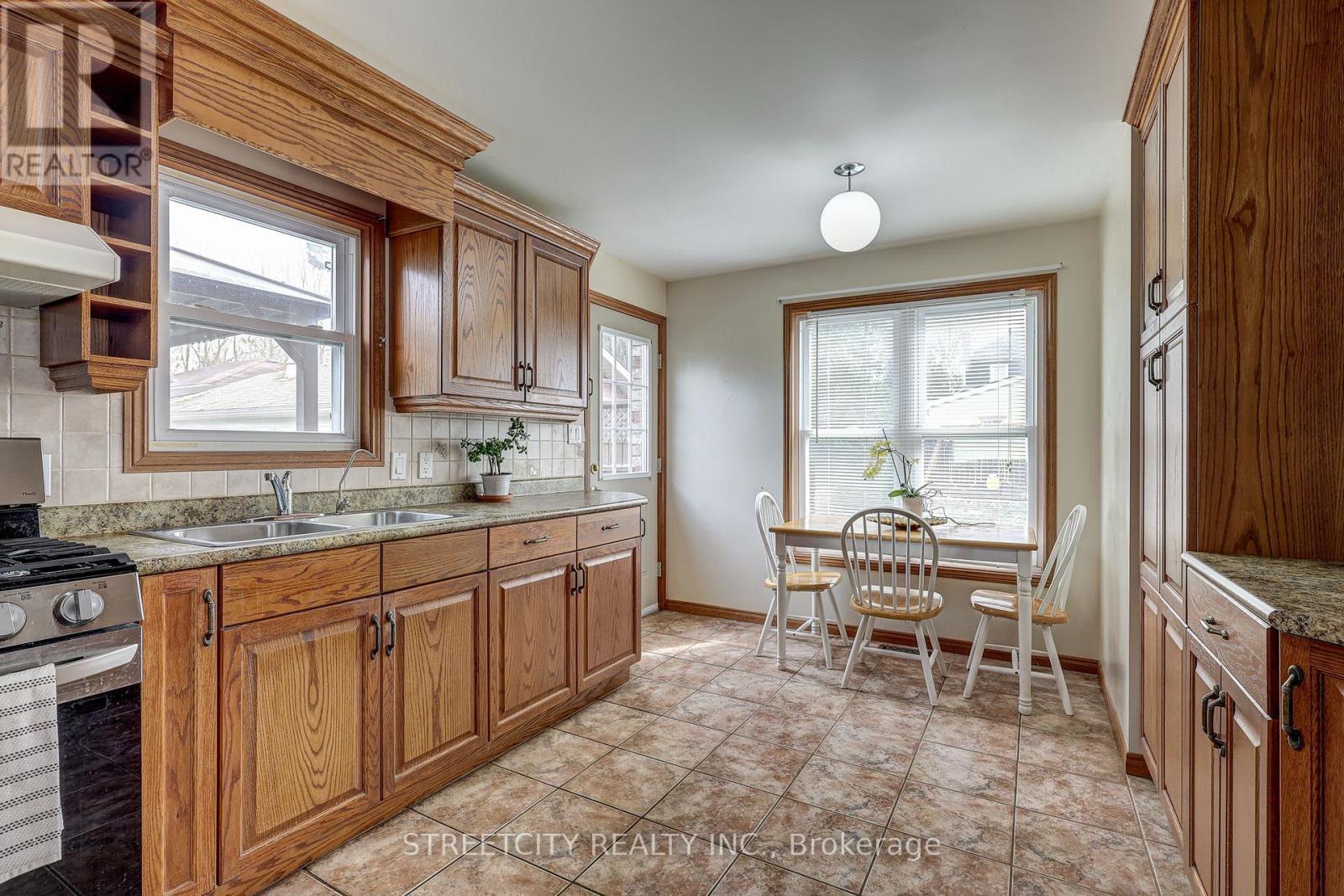 22 Walnut Street, St. Thomas, Ontario  N5R 2Y6 - Photo 18 - X12969006