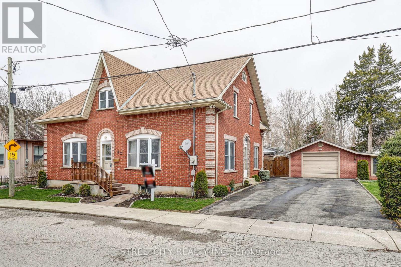 22 Walnut Street, St. Thomas, Ontario  N5R 2Y6 - Photo 2 - X12969006