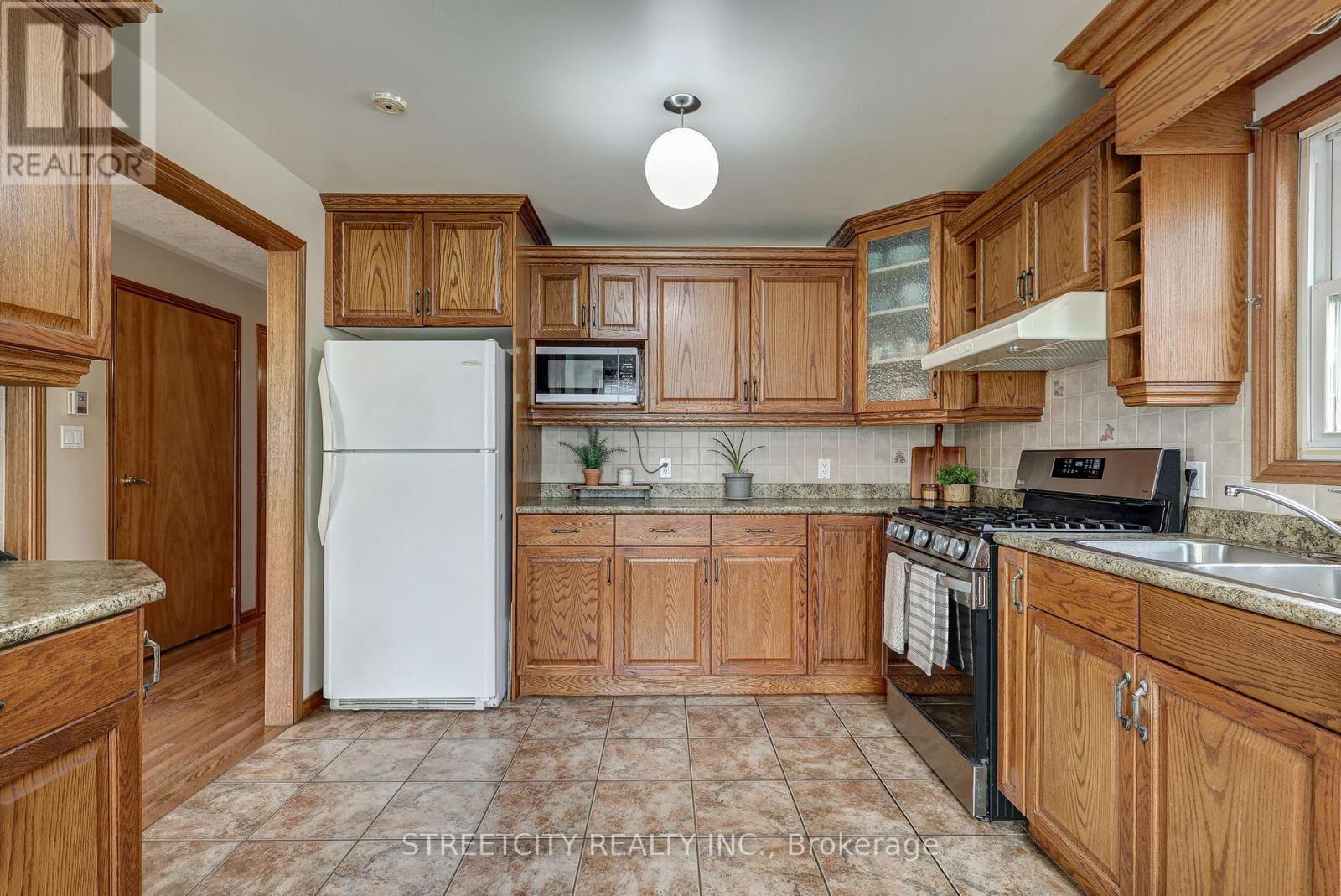 22 Walnut Street, St. Thomas, Ontario  N5R 2Y6 - Photo 22 - X12969006