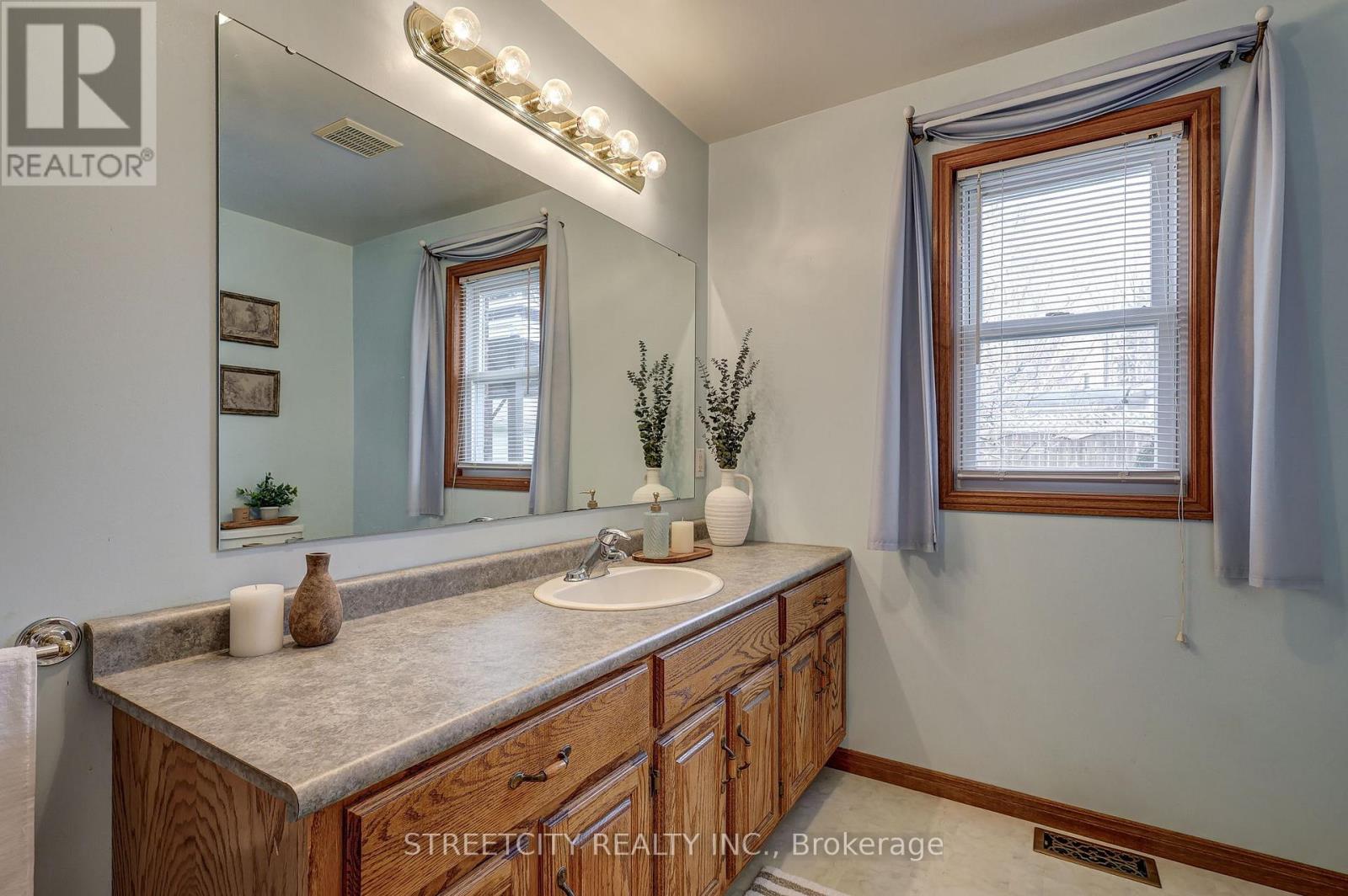 22 Walnut Street, St. Thomas, Ontario  N5R 2Y6 - Photo 24 - X12969006