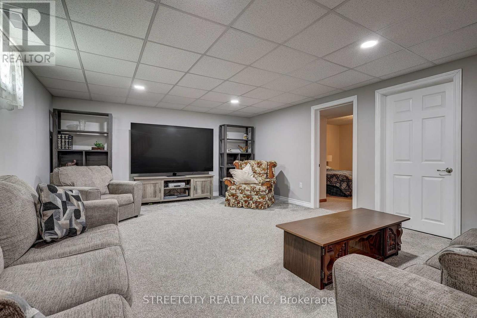 22 Walnut Street, St. Thomas, Ontario  N5R 2Y6 - Photo 34 - X12969006