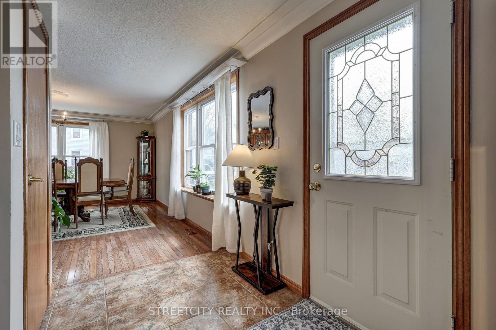 22 Walnut Street, St. Thomas, Ontario  N5R 2Y6 - Photo 7 - X12969006