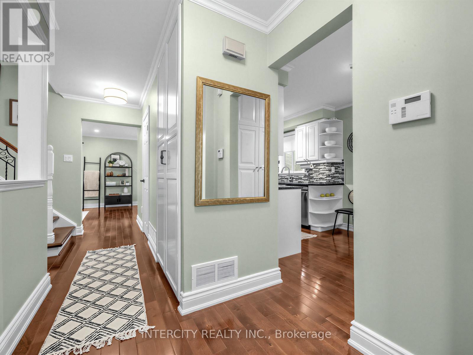 3976 Taffey Crescent, Mississauga, Ontario  L5L 2A7 - Photo 4 - W12963404