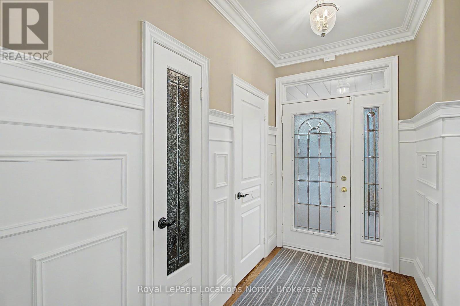 727 Madeline Heights N, Newmarket, Ontario  L3X 2J6 - Photo 2 - N12968938