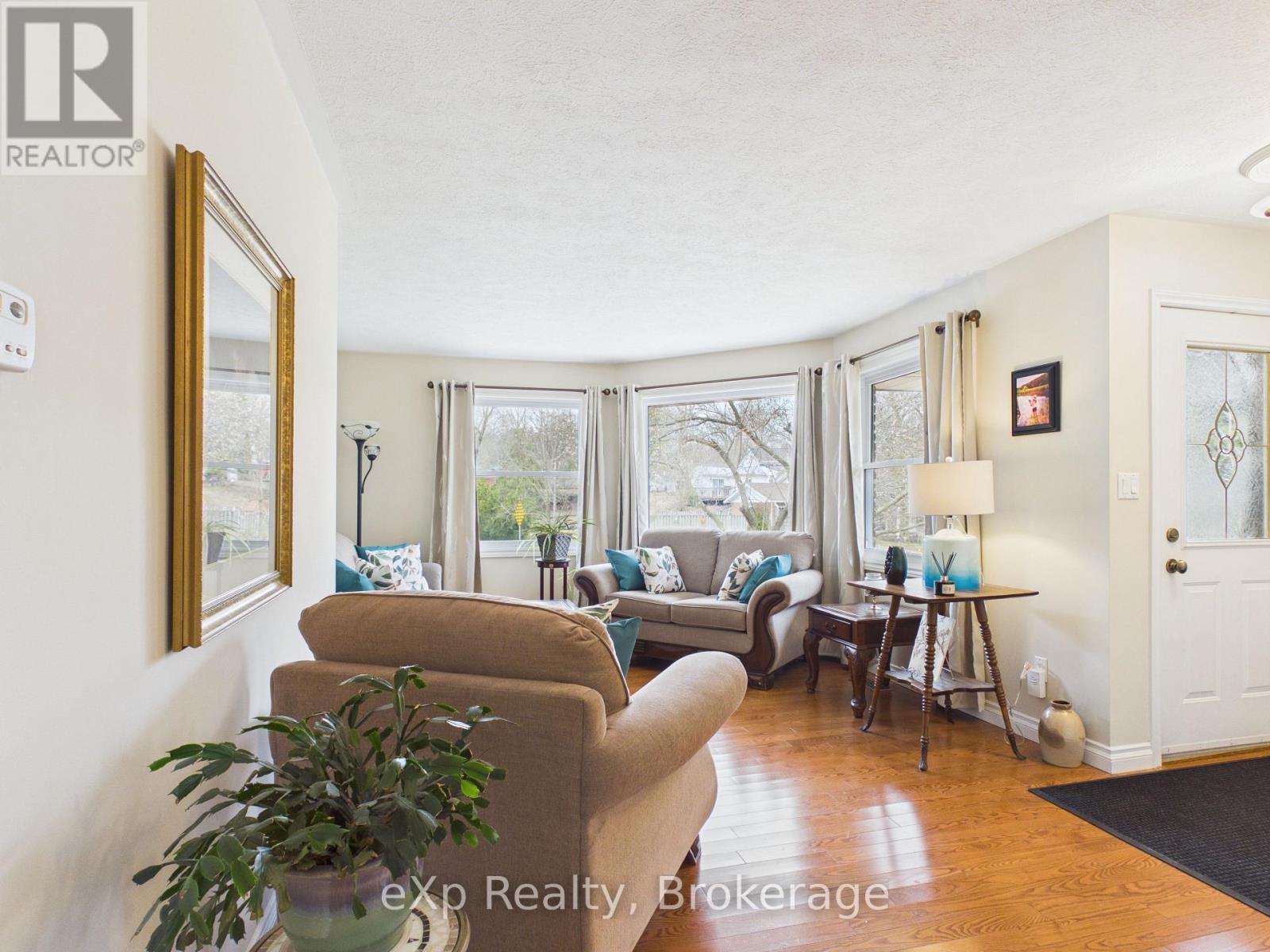 308 Mary Street, Brockton, Ontario  N0G 2V0 - Photo 3 - X12968966