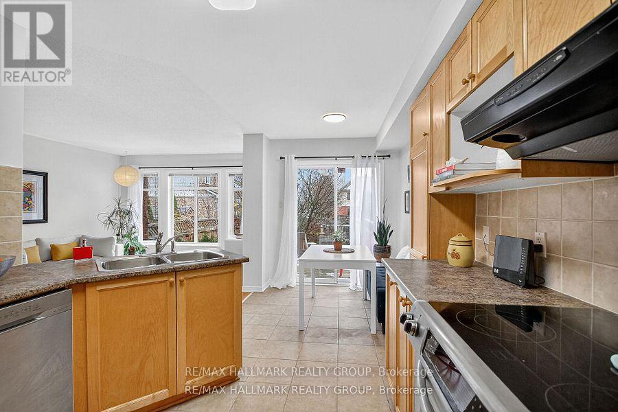 135 Gatespark Private, Ottawa, Ontario  K2T 1L1 - Photo 17 - X12815468