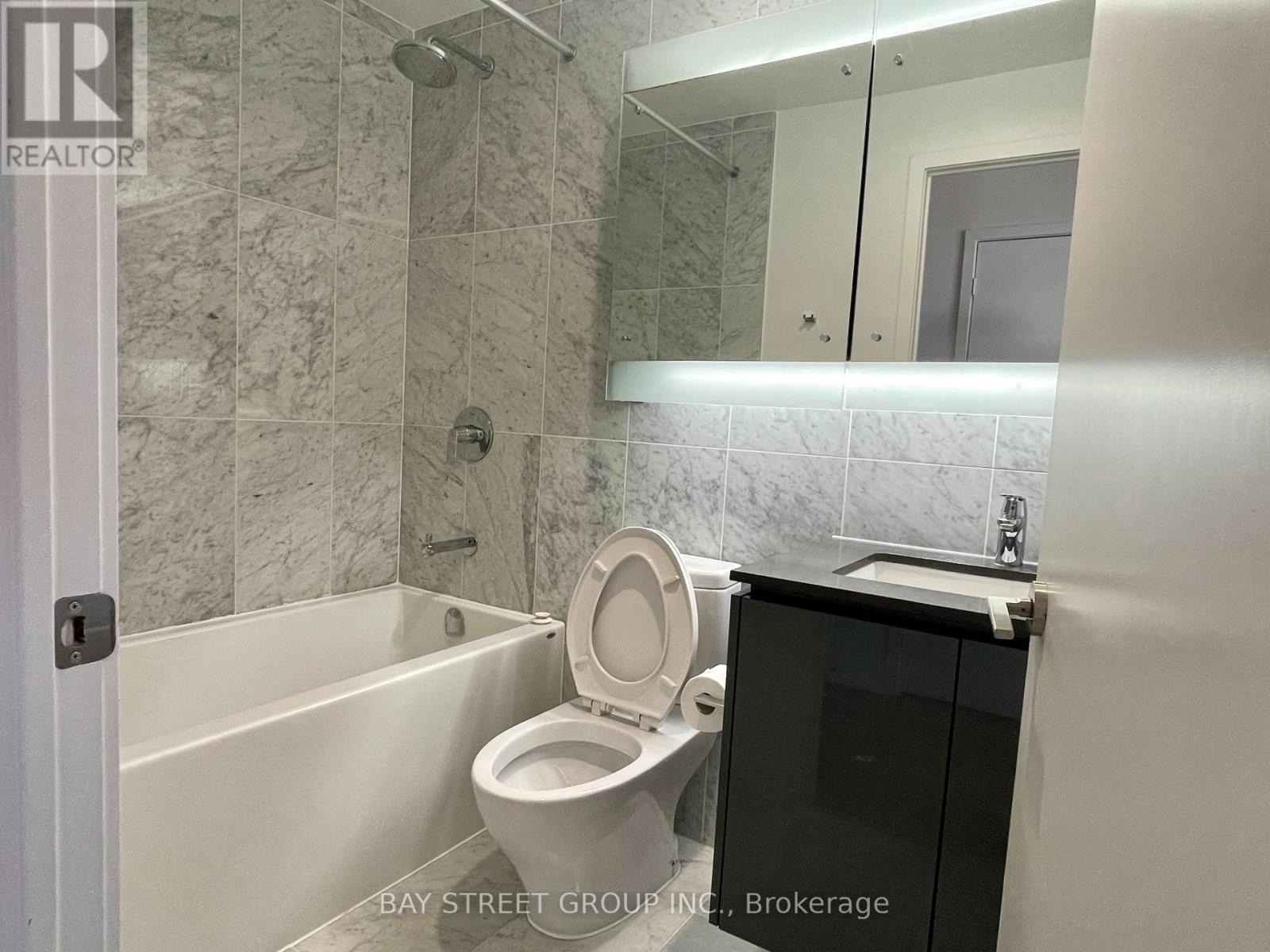 Sph 10 - 117 Mcmahon Drive, Toronto, Ontario  M2K 2X9 - Photo 4 - C12968968