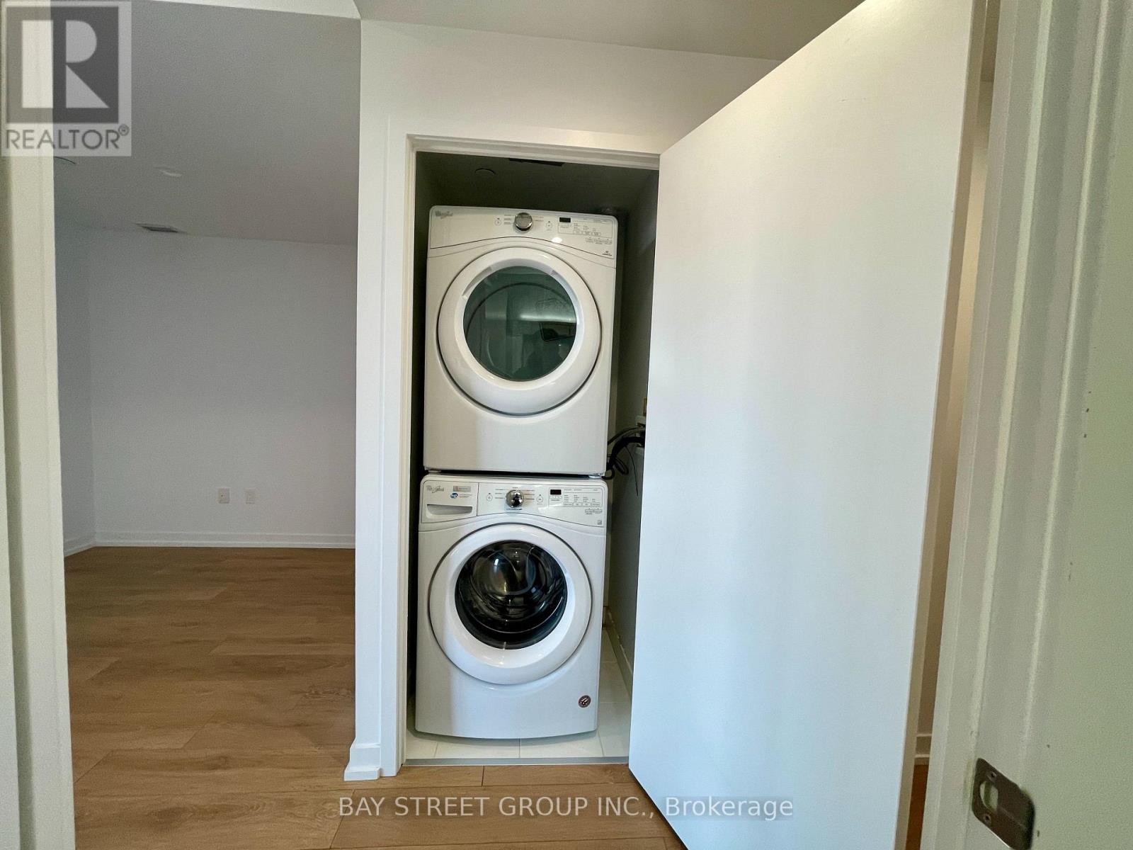 Sph 10 - 117 Mcmahon Drive, Toronto, Ontario  M2K 2X9 - Photo 5 - C12968968