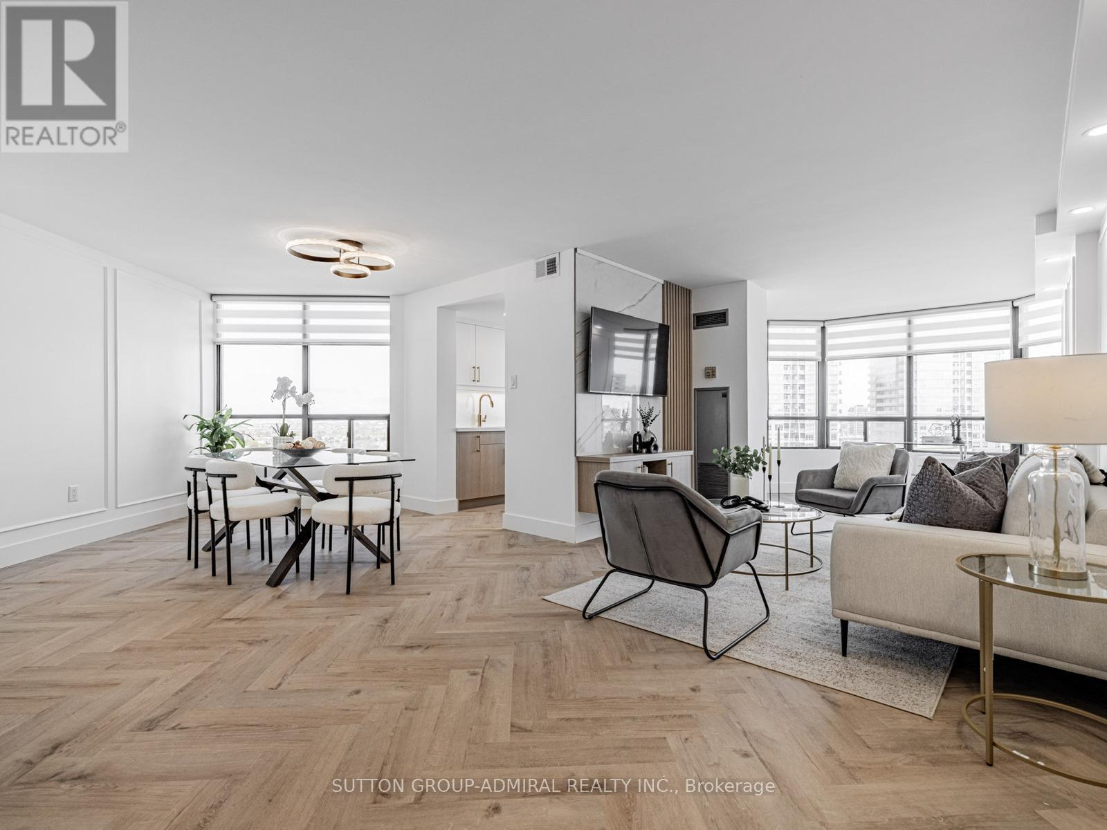 1611 - 7420 Bathurst Street N, Vaughan, Ontario  L4J 6X4 - Photo 3 - N12968940