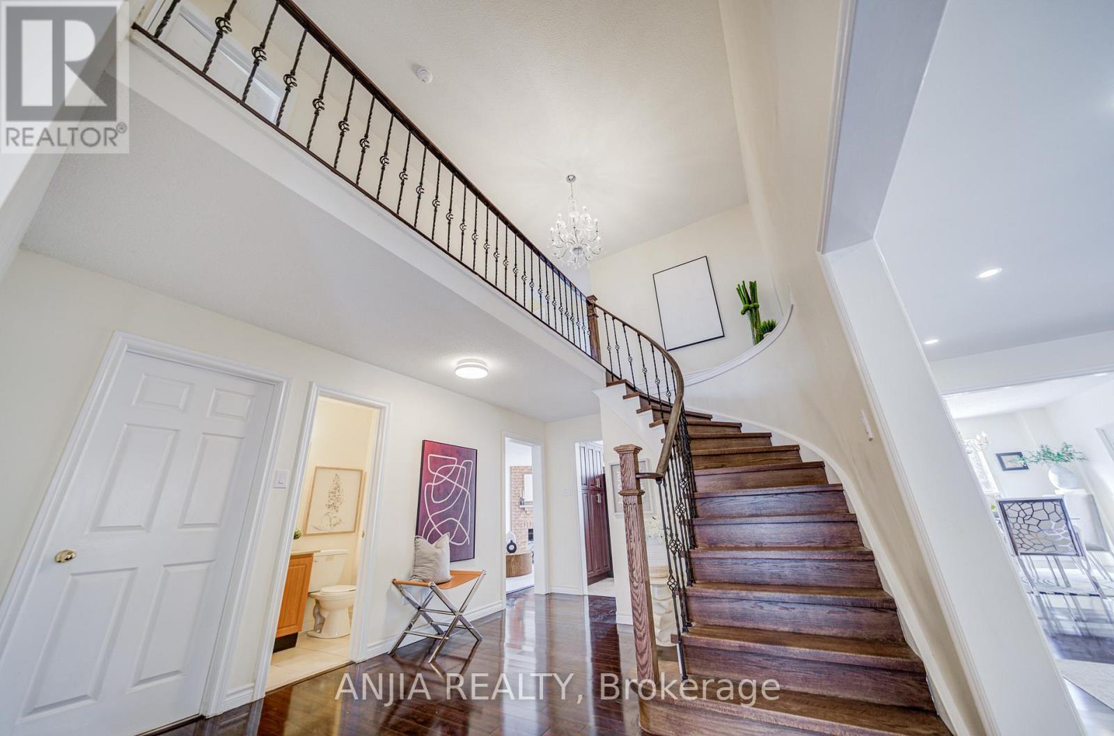 33 Havagal Crescent, Markham, Ontario  L3P 7G1 - Photo 12 - N12968948