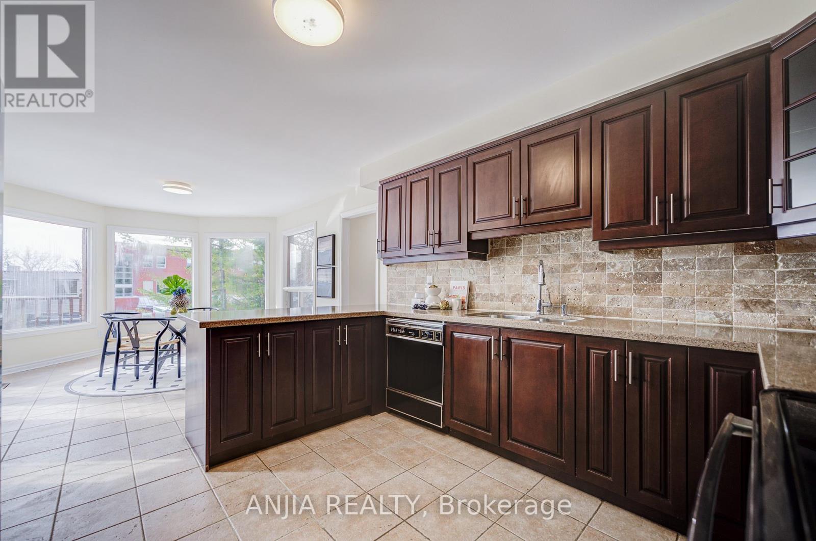 33 Havagal Crescent, Markham, Ontario  L3P 7G1 - Photo 15 - N12968948