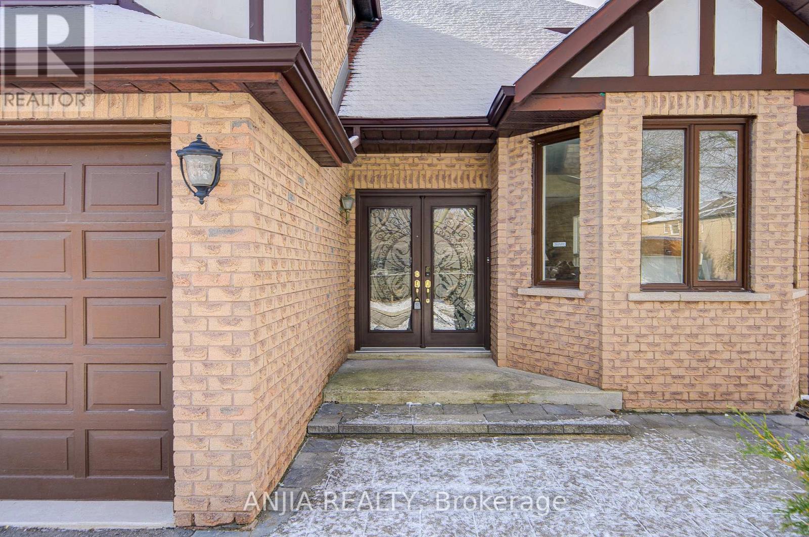 33 Havagal Crescent, Markham, Ontario  L3P 7G1 - Photo 2 - N12968948