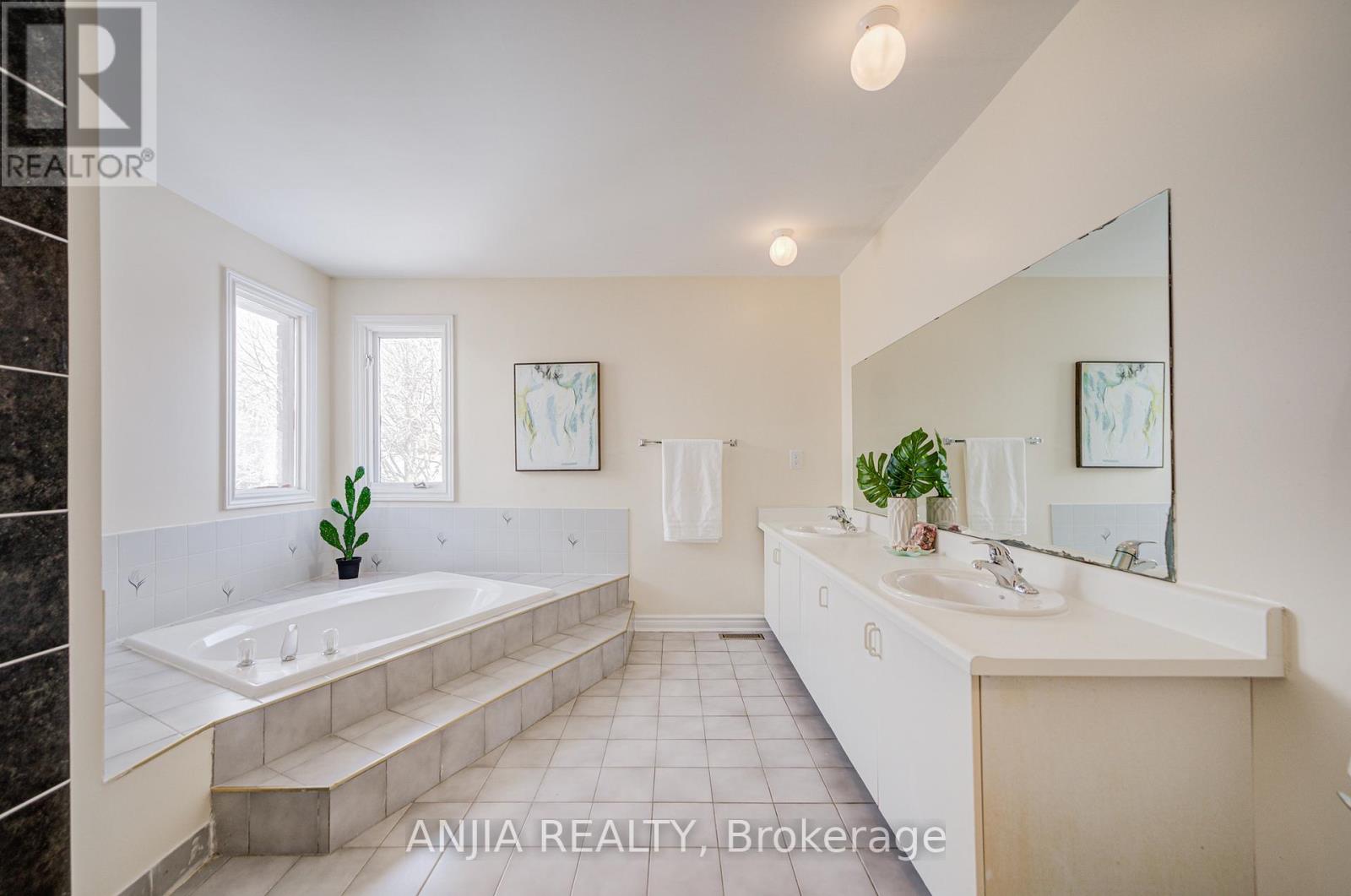 33 Havagal Crescent, Markham, Ontario  L3P 7G1 - Photo 27 - N12968948