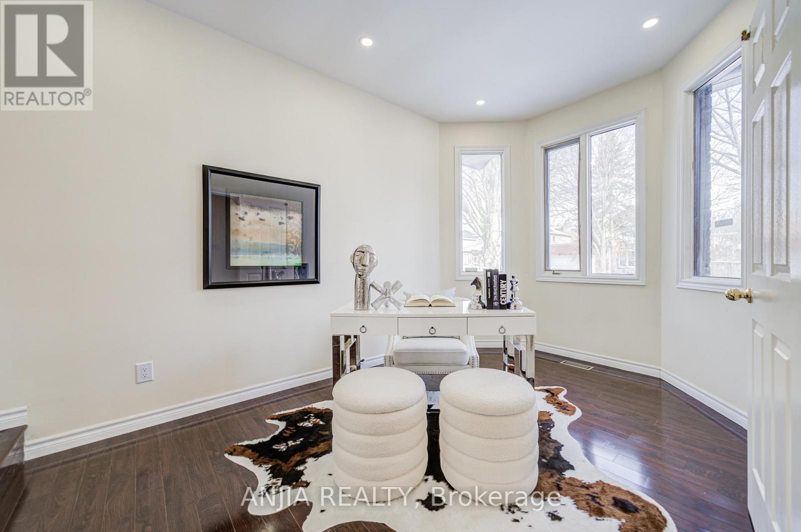 33 Havagal Crescent, Markham, Ontario  L3P 7G1 - Photo 4 - N12968948