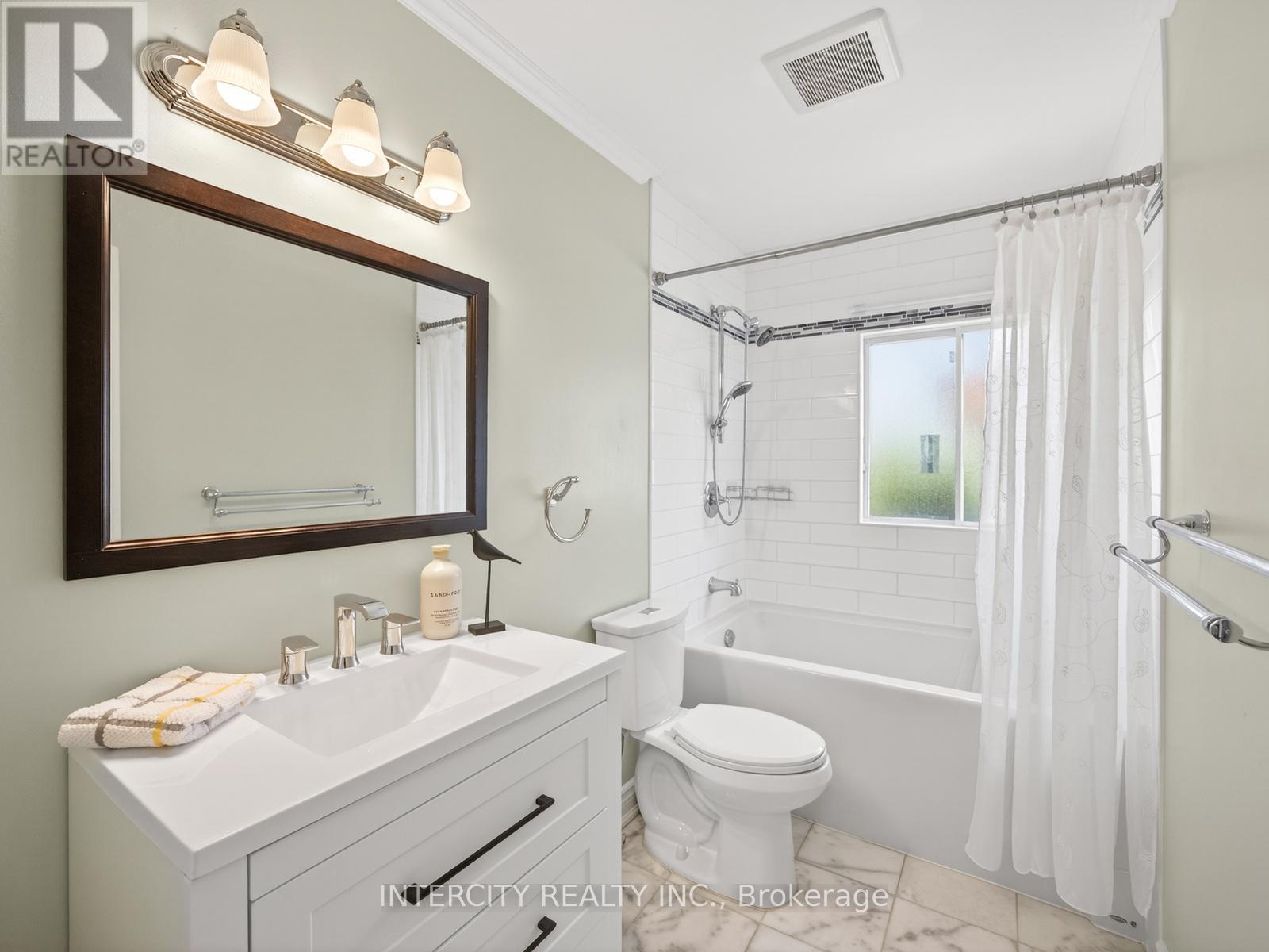 3976 Taffey Crescent, Mississauga, Ontario  L5L 2A7 - Photo 25 - W12963404