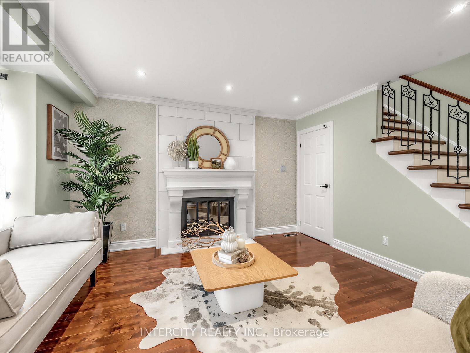 3976 Taffey Crescent, Mississauga, Ontario  L5L 2A7 - Photo 6 - W12963404