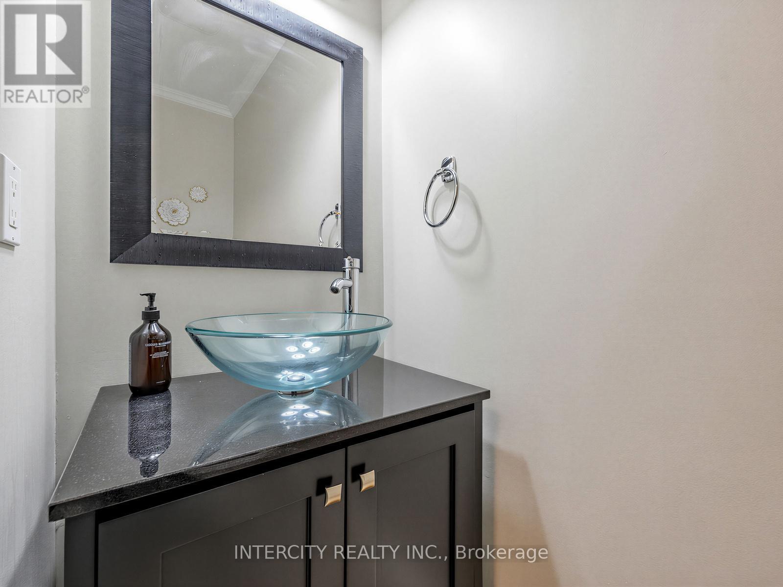 3976 Taffey Crescent, Mississauga, Ontario  L5L 2A7 - Photo 14 - W12963404