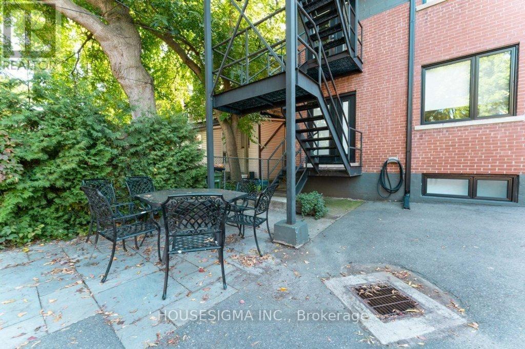 Unit 3 - 167 Quebec Avenue, Toronto, Ontario  M6P 2T9 - Photo 12 - W12968930